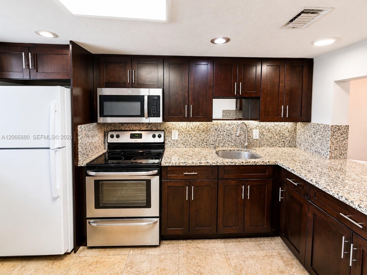 1720 W 75th St, Hialeah FL 33014 photo 3