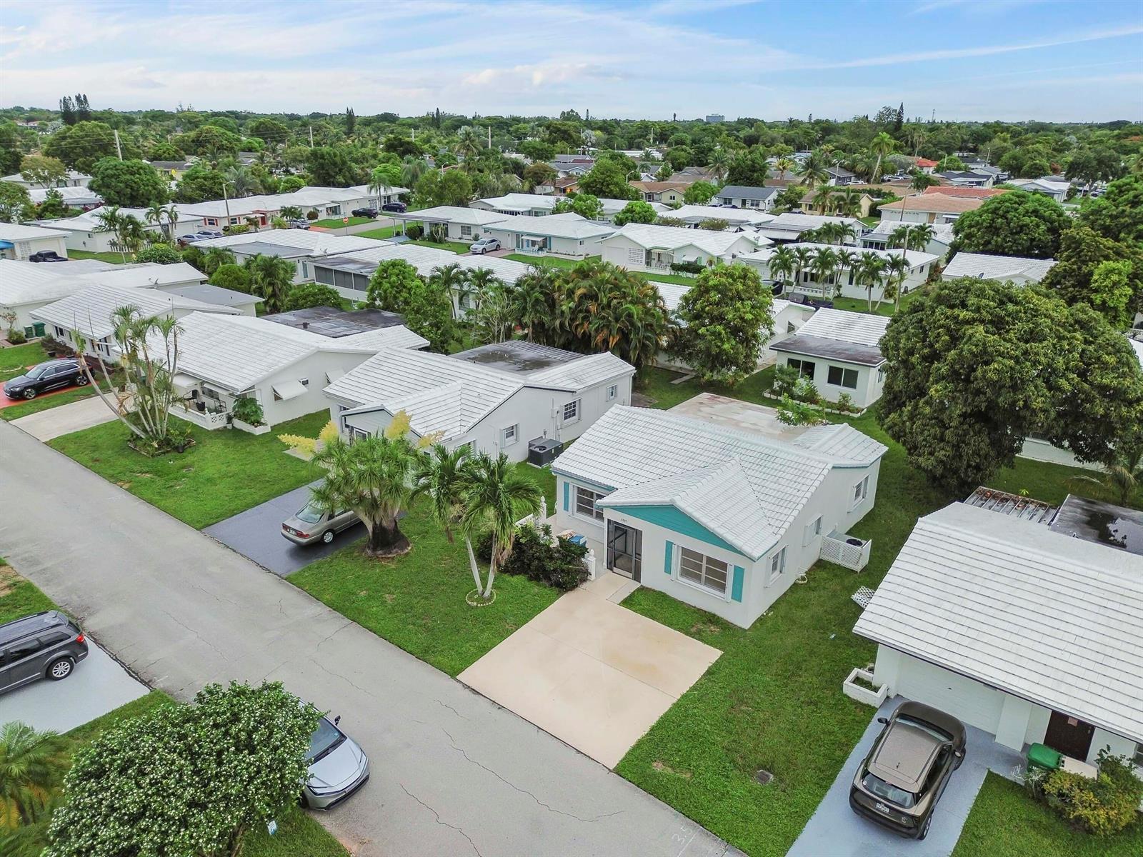 6805 NW 75TH Court, Tamarac FL 33321 photo 2