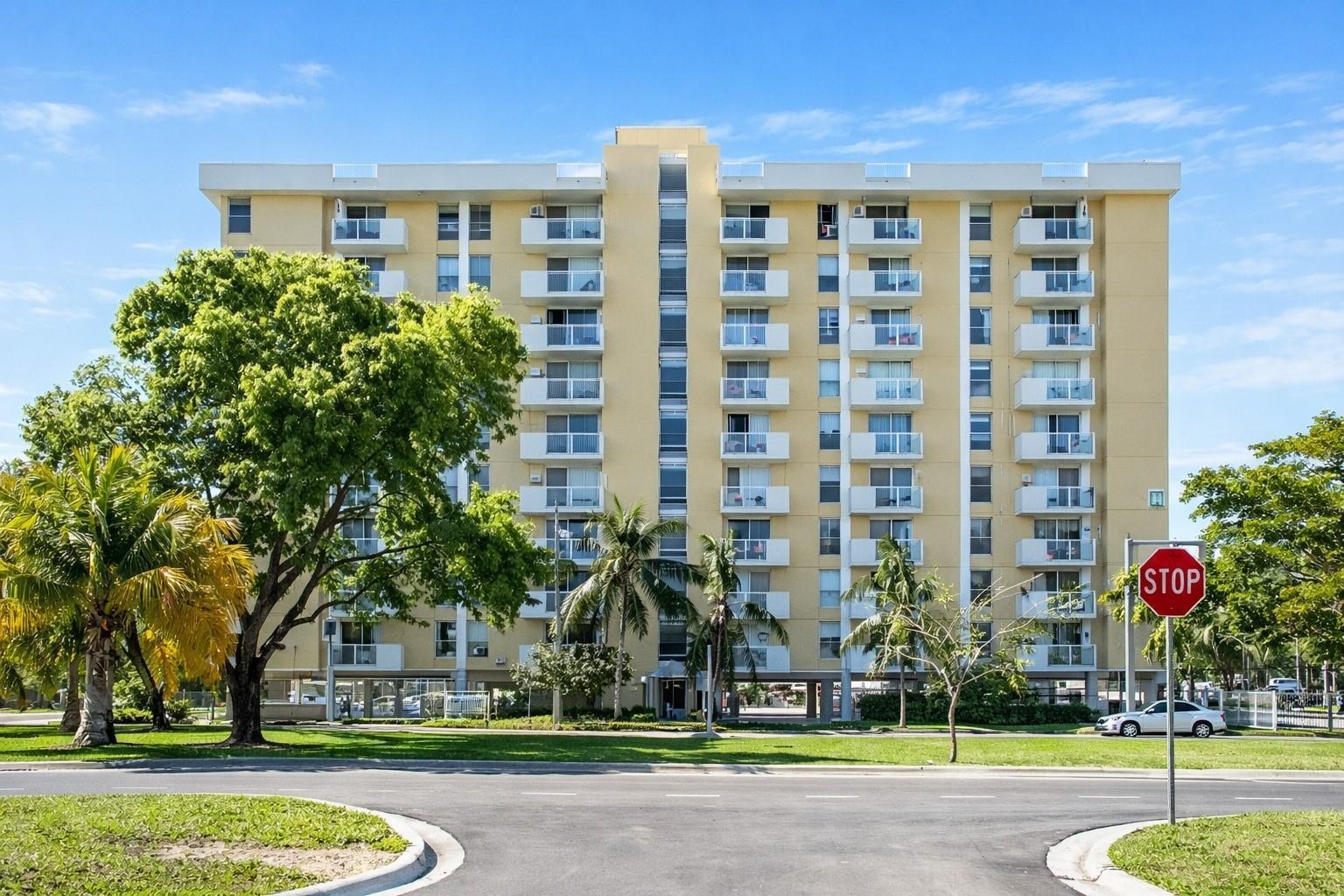 2020 NE 135TH Street # 502, North Miami FL 33181 photo 2