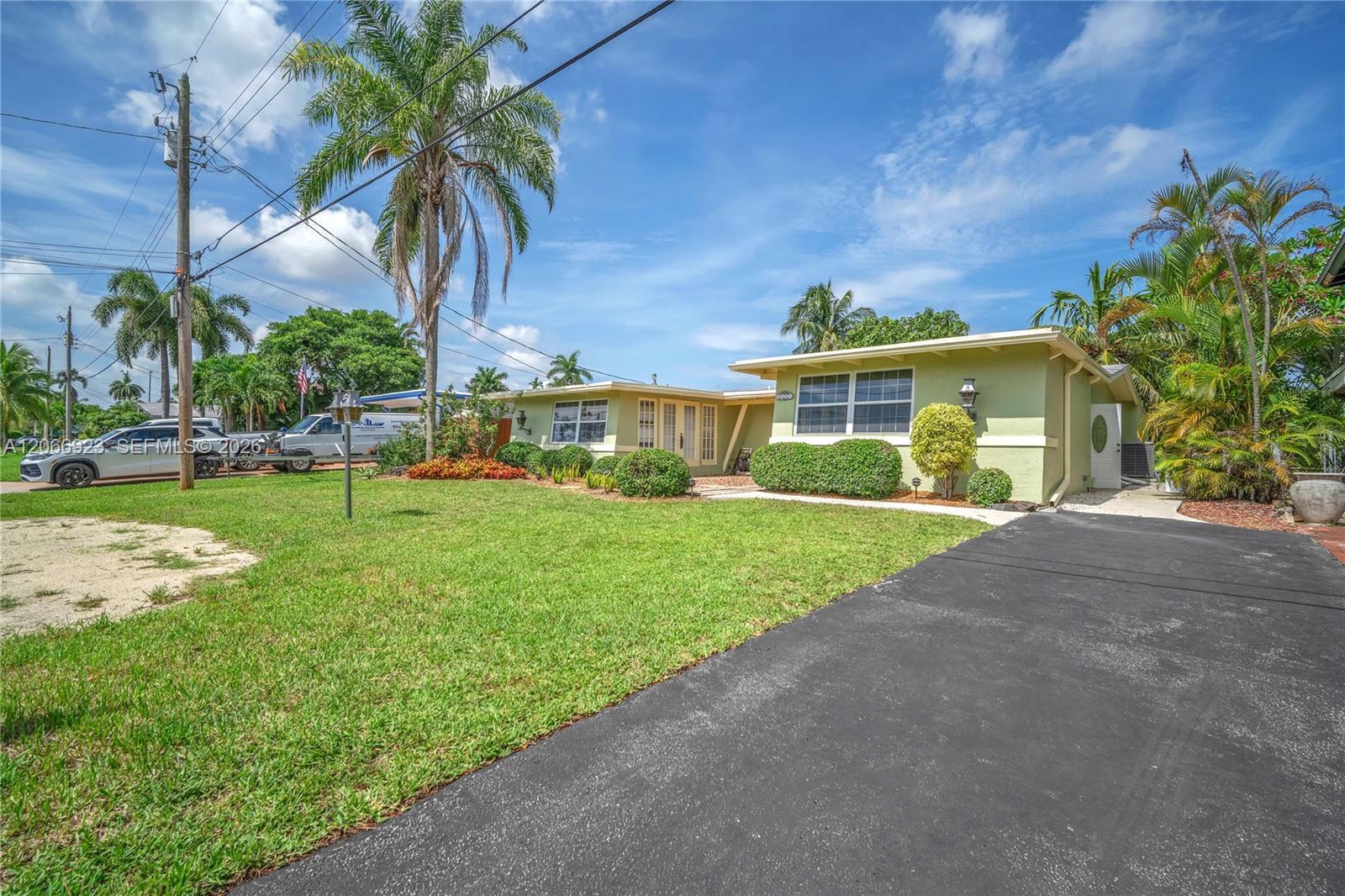 2555 Nassau Ln, Fort Lauderdale FL 33312 photo 2