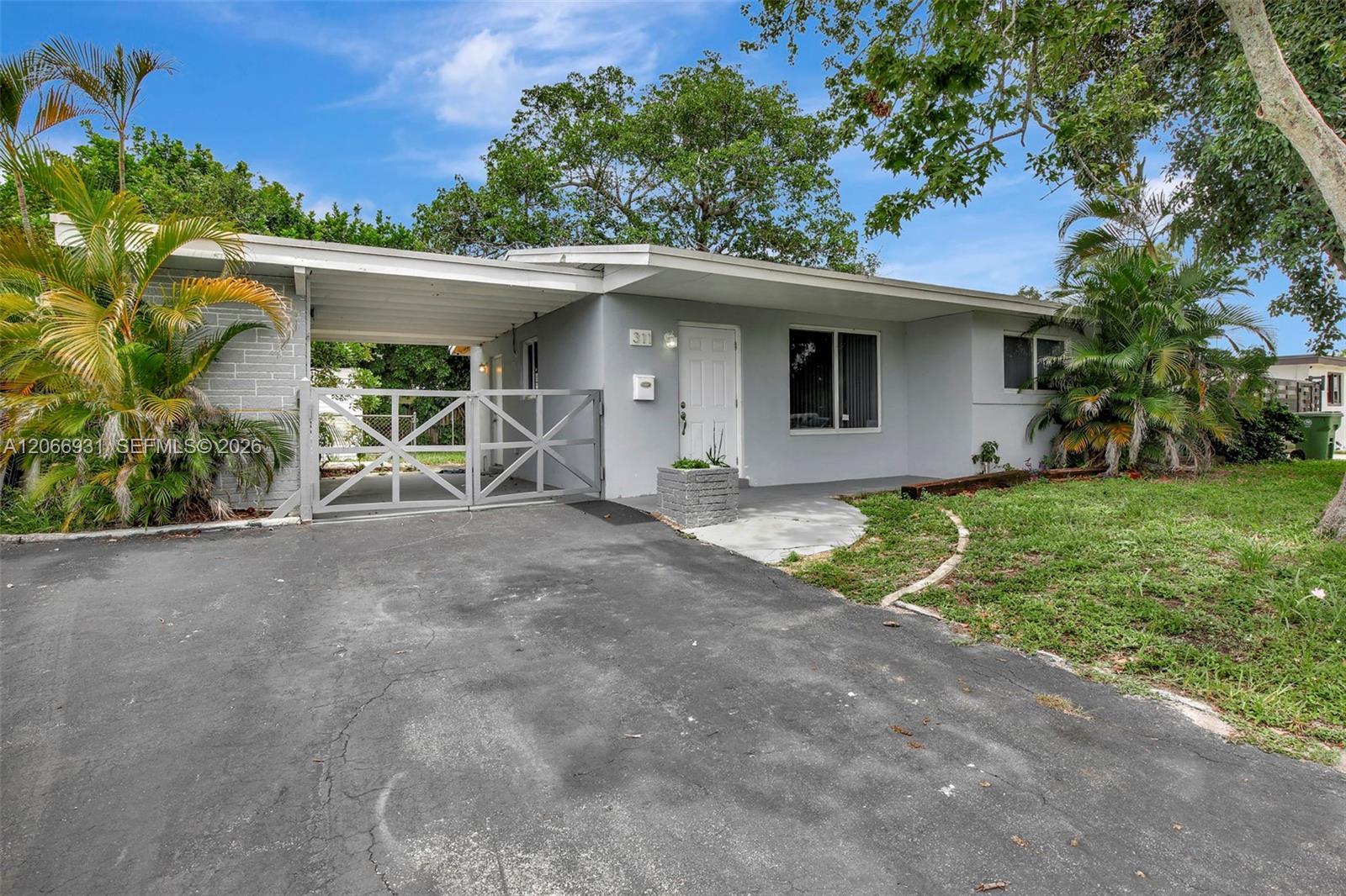 311 SW 68th Ter, Pembroke Pines FL 33023 photo 2