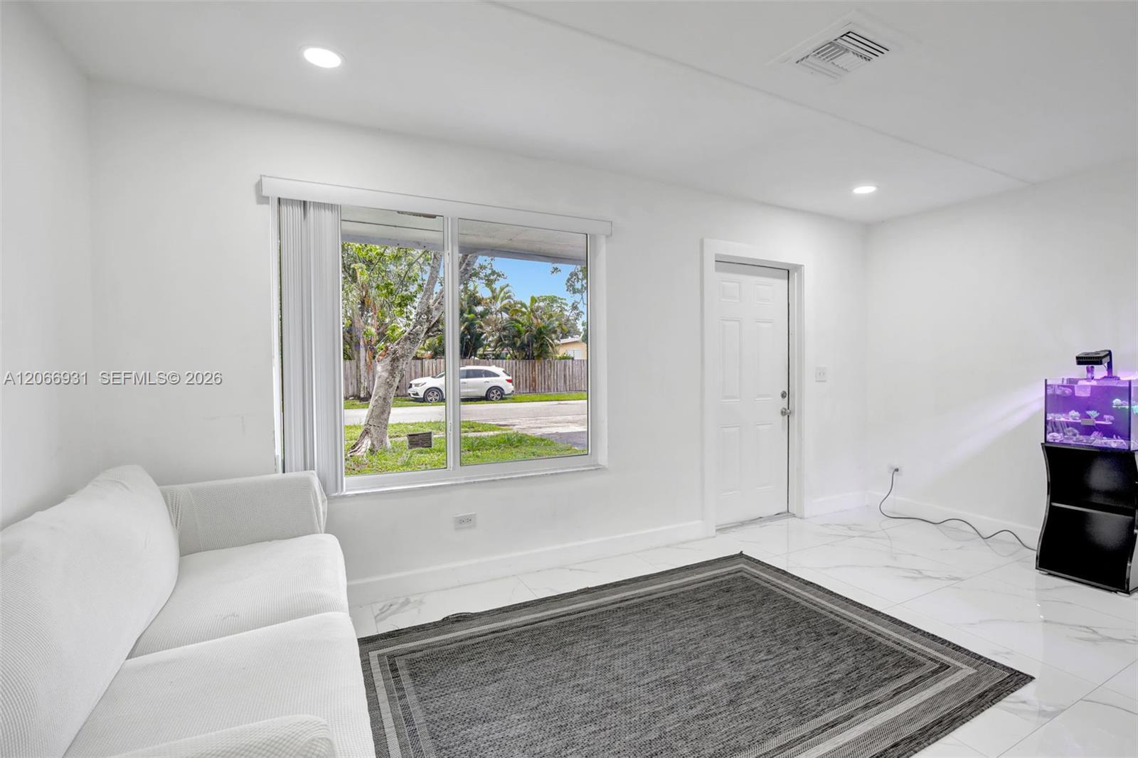 311 SW 68th Ter, Pembroke Pines FL 33023 photo 5