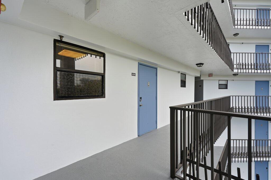 4640 Lucerne Lakes Boulevard W # 404, Lake Worth FL 33467 photo 2