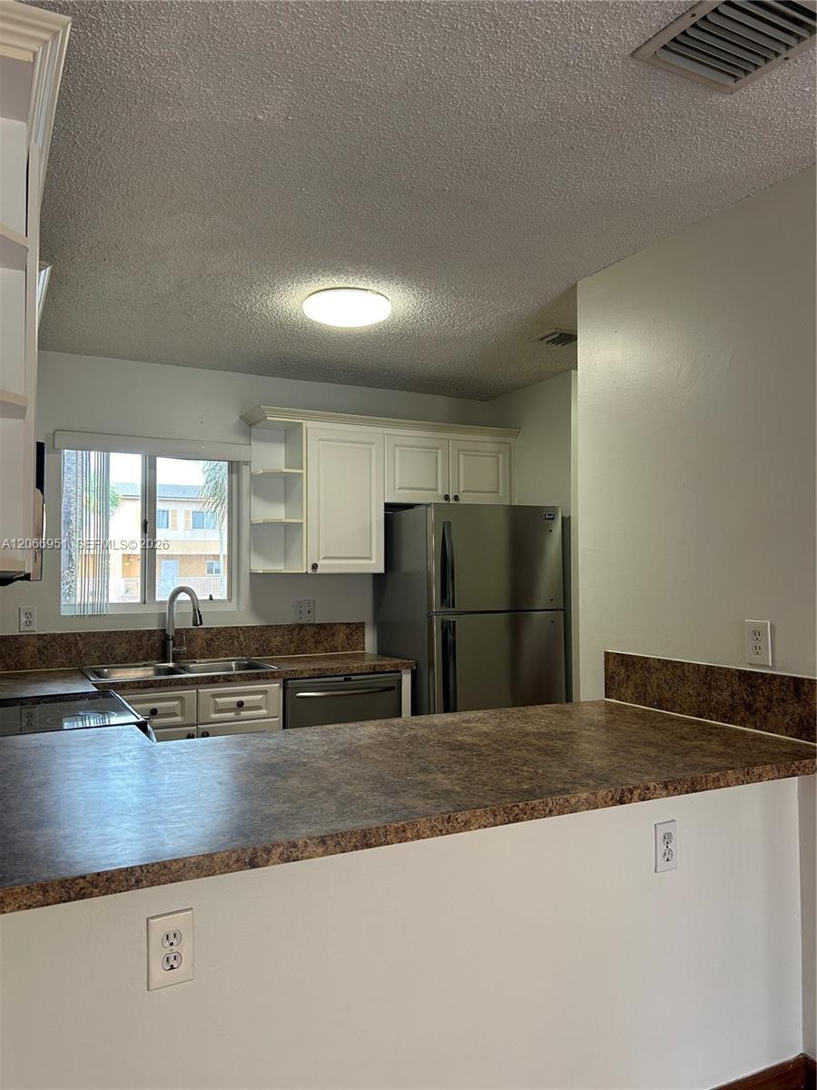 6245 KENDALE LAKES CR # 215, Miami FL 33183 photo 4