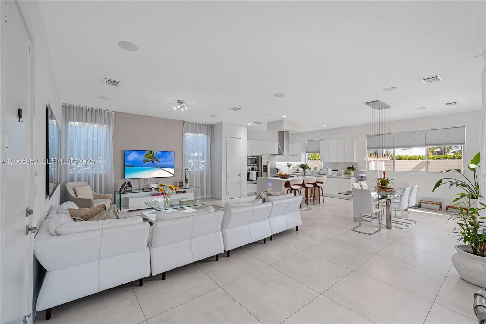7515 NW 99th Ave, Doral FL 33178 photo 3