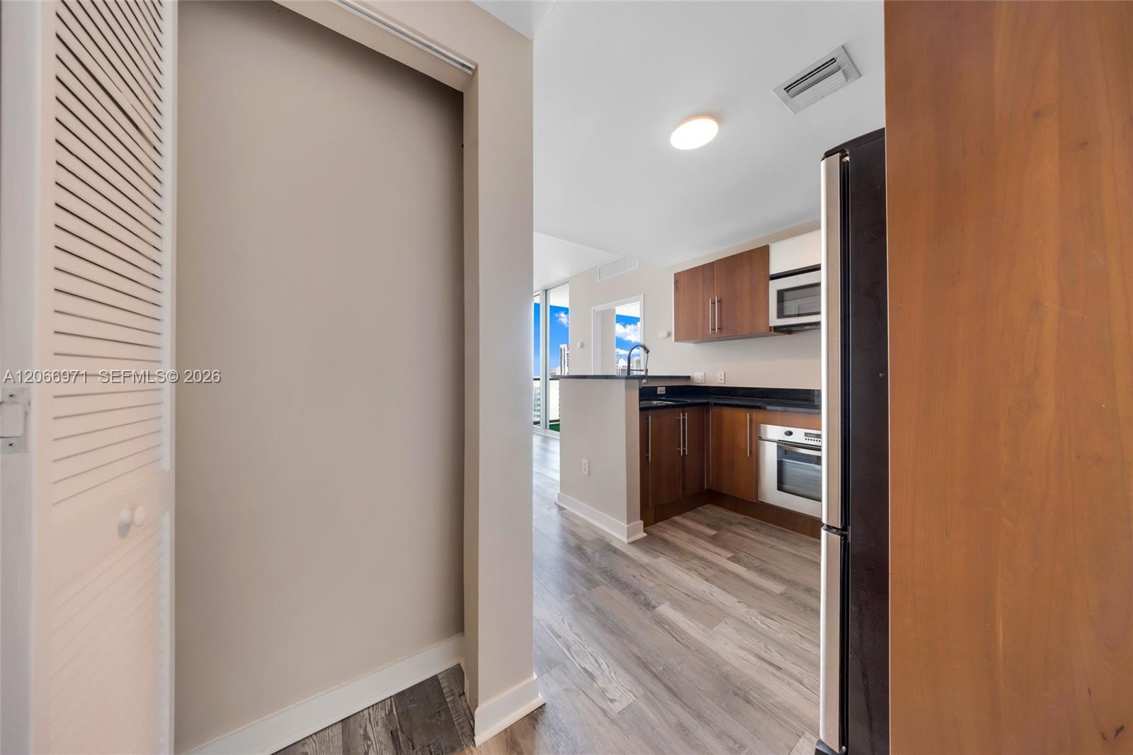300 S Biscayne Blvd # 2911, Miami FL 33131 photo 2