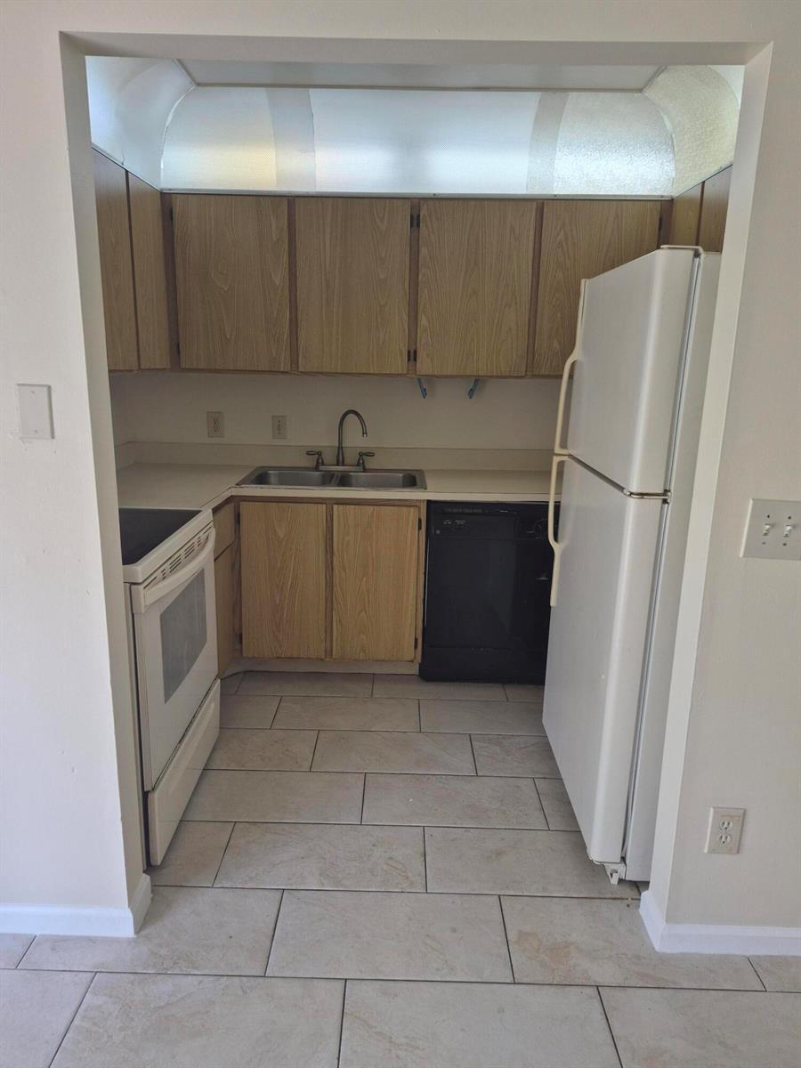 3793 Heather Drive W, FL 33463 photo 2