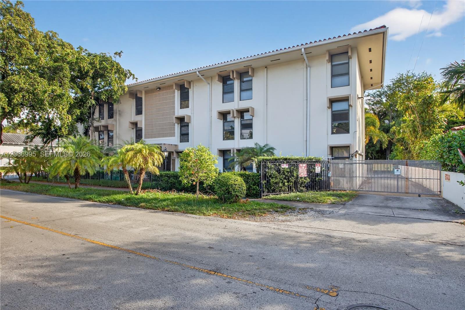1600 S Le Jeune Rd # 10, Coral Gables FL 33134 photo 2
