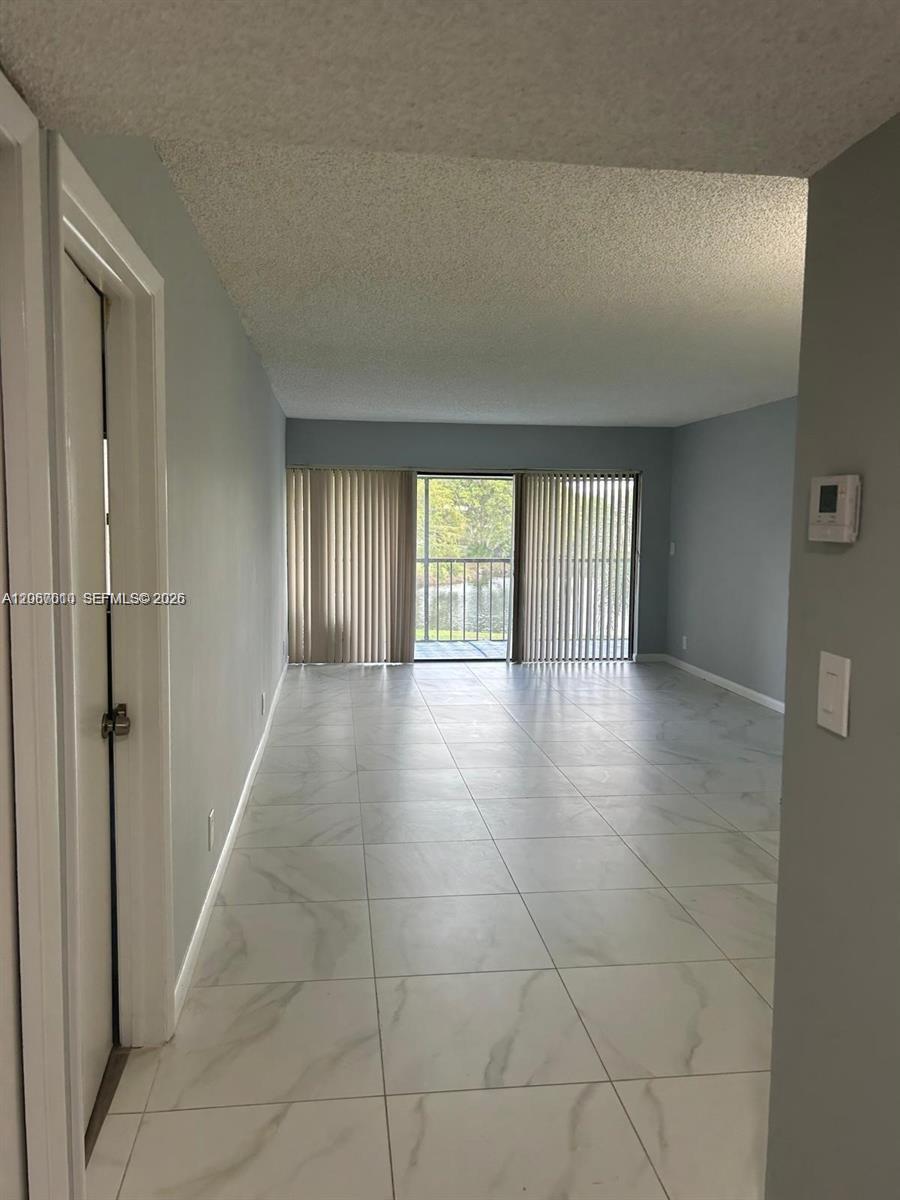 230 Lakeview Dr # 209, Weston FL 33326 photo 2