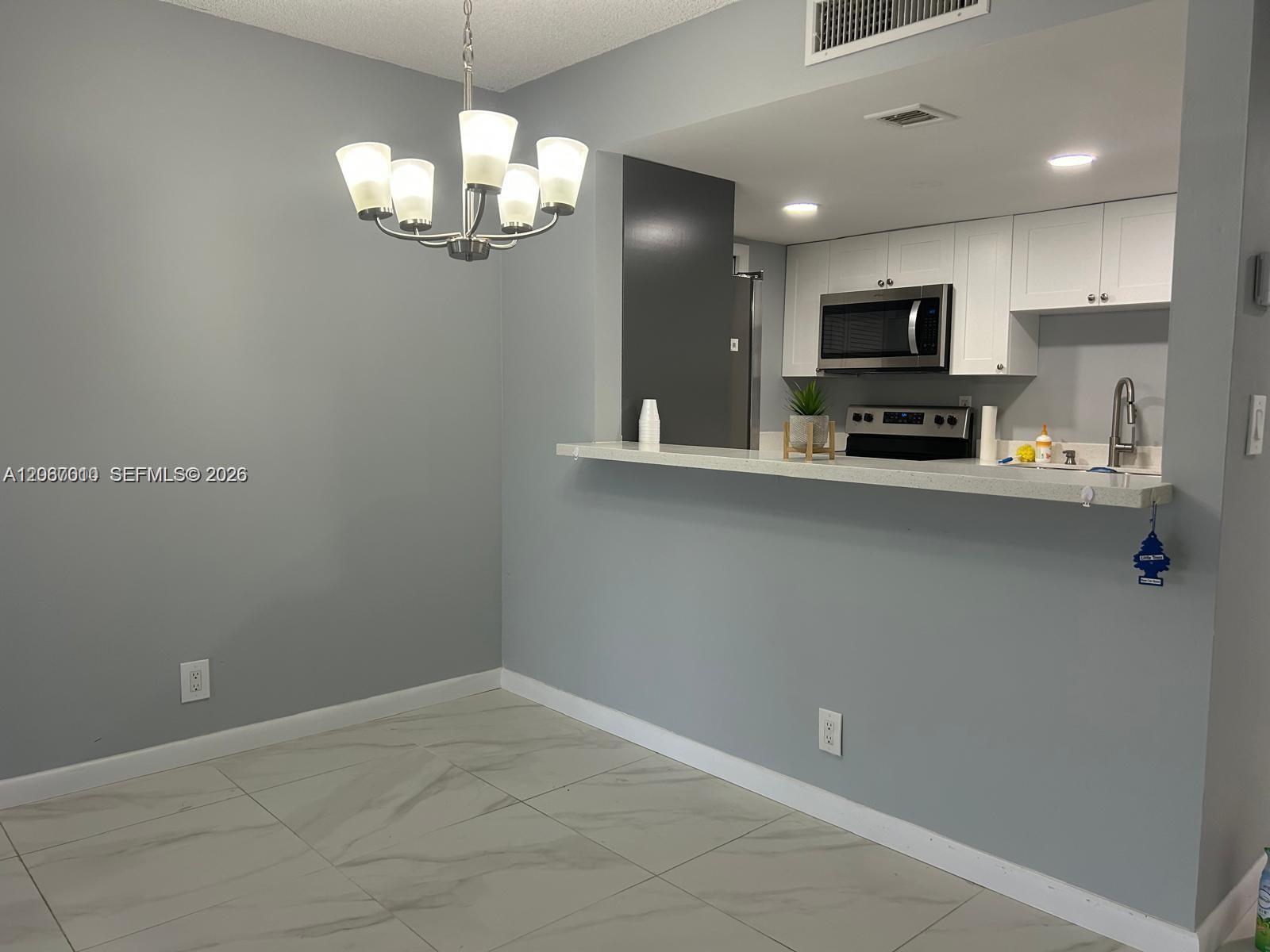 230 Lakeview Dr # 209, Weston FL 33326