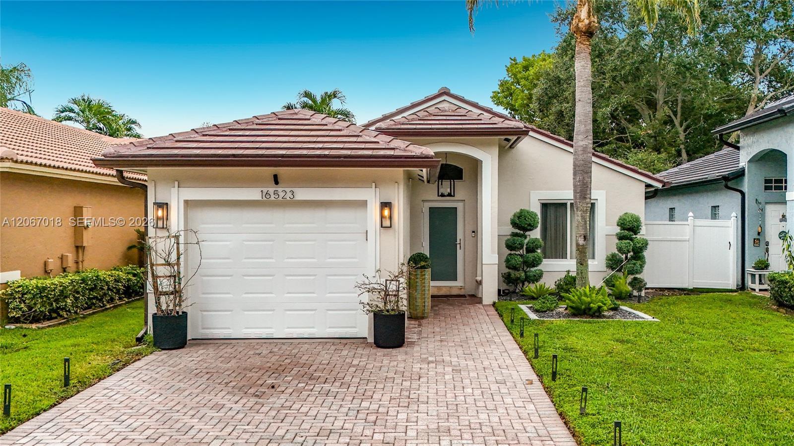 16523 Sapphire St, Weston FL 33331 photo 2