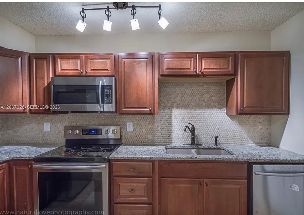 233 SE 11th Ave # 233, Pompano Beach FL 33060 photo 2