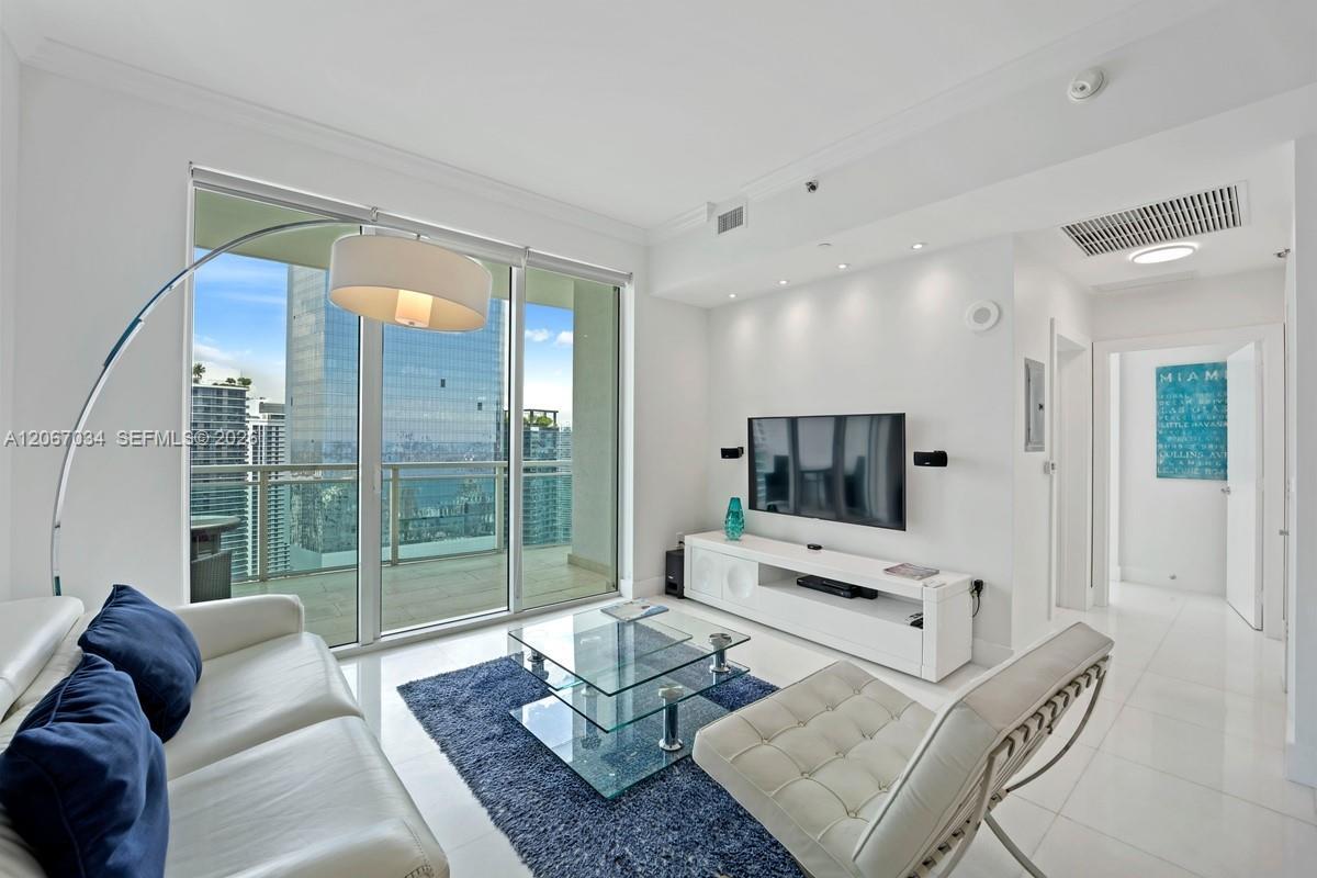 950 Brickell Bay Dr # 4600, Miami FL 33131 photo 2