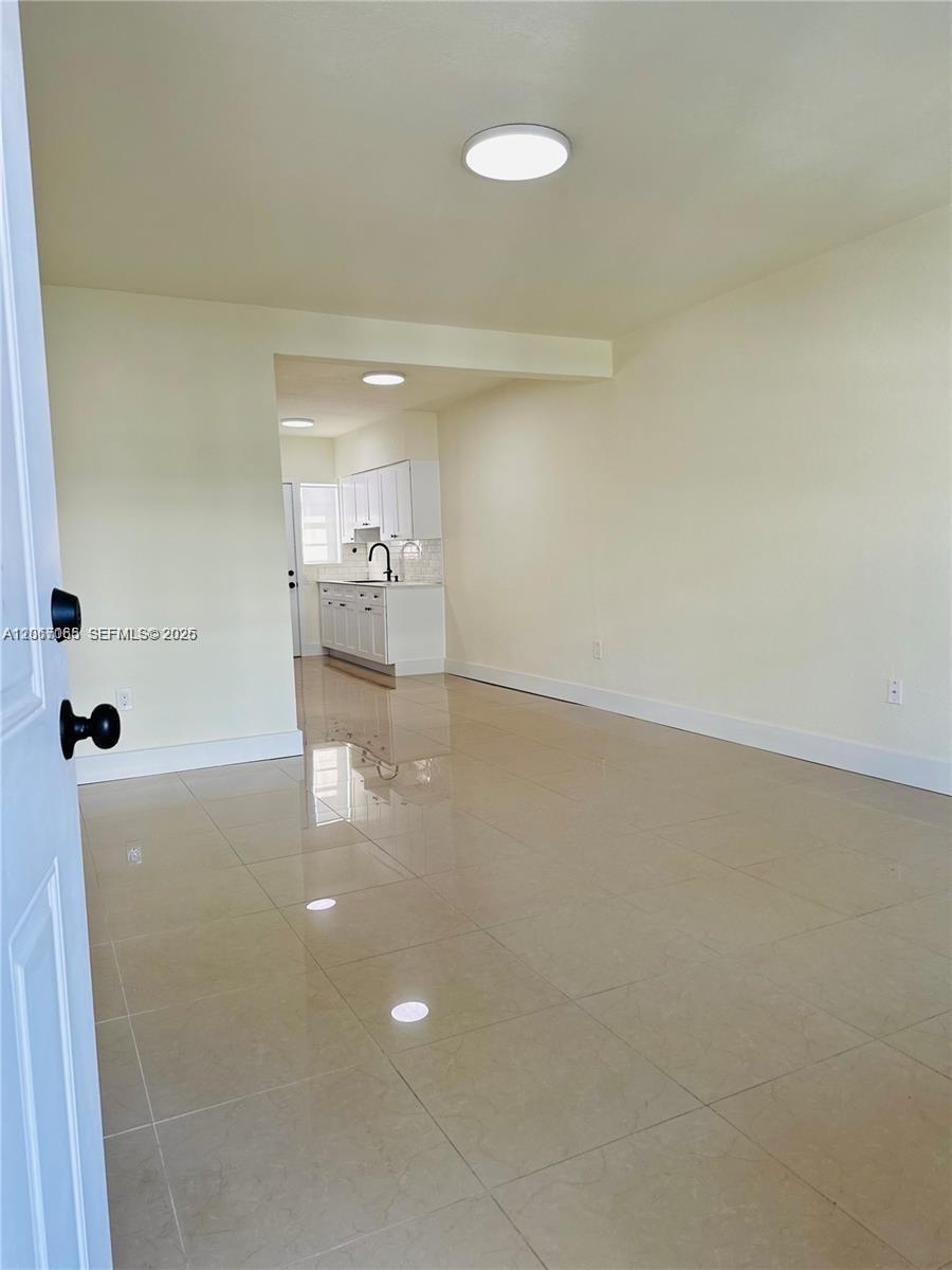8080 Tatum Waterway Dr # 17, Miami Beach FL 33141 photo 2