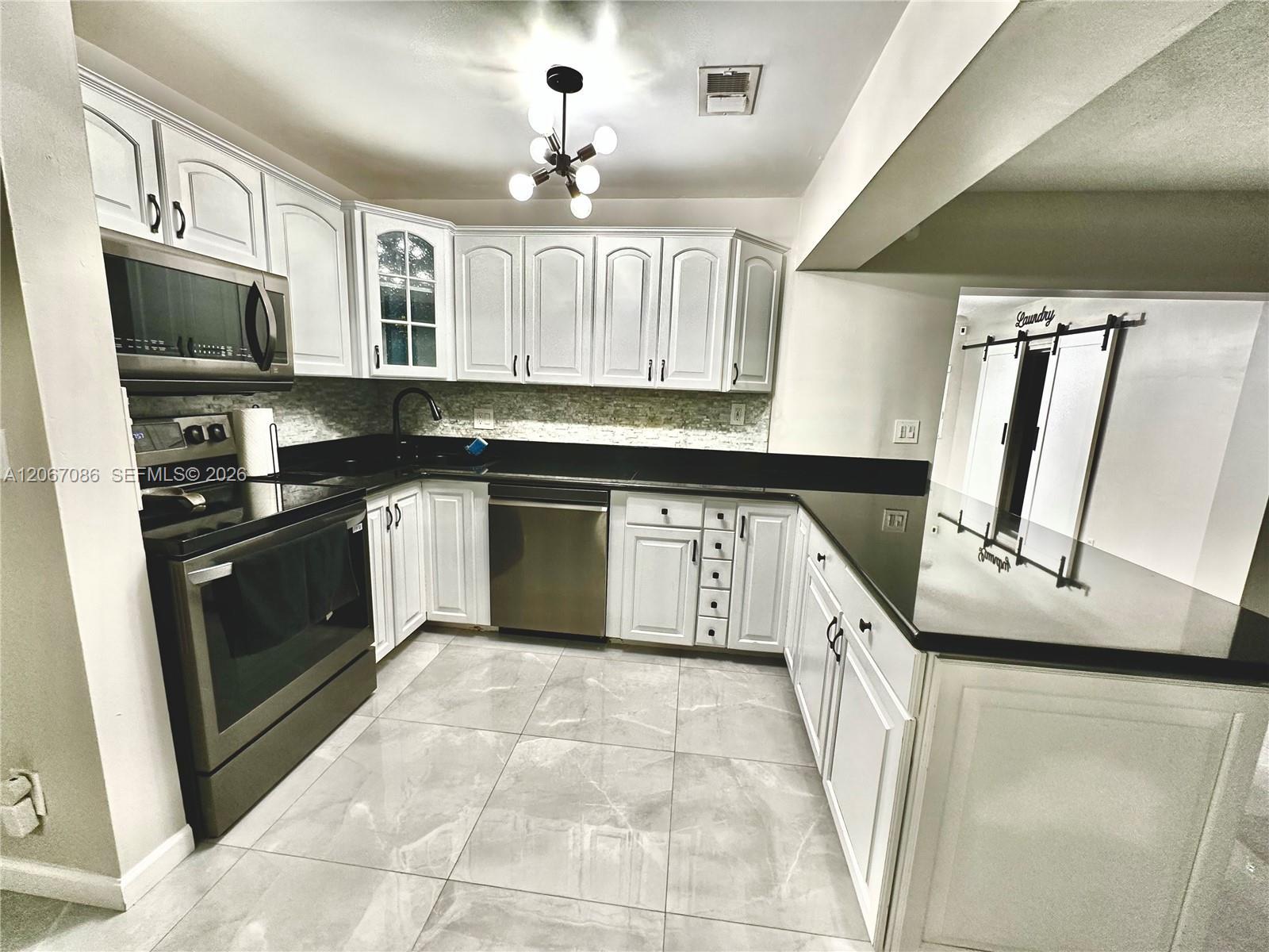 4580 SW 39th St, West Park FL 33023 photo 2
