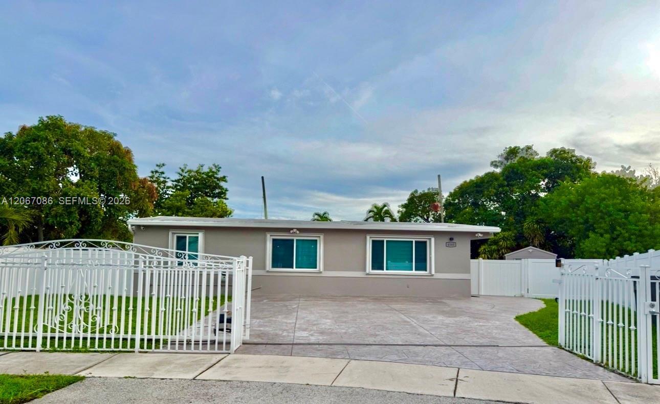 4580 SW 39th St, West Park FL 33023