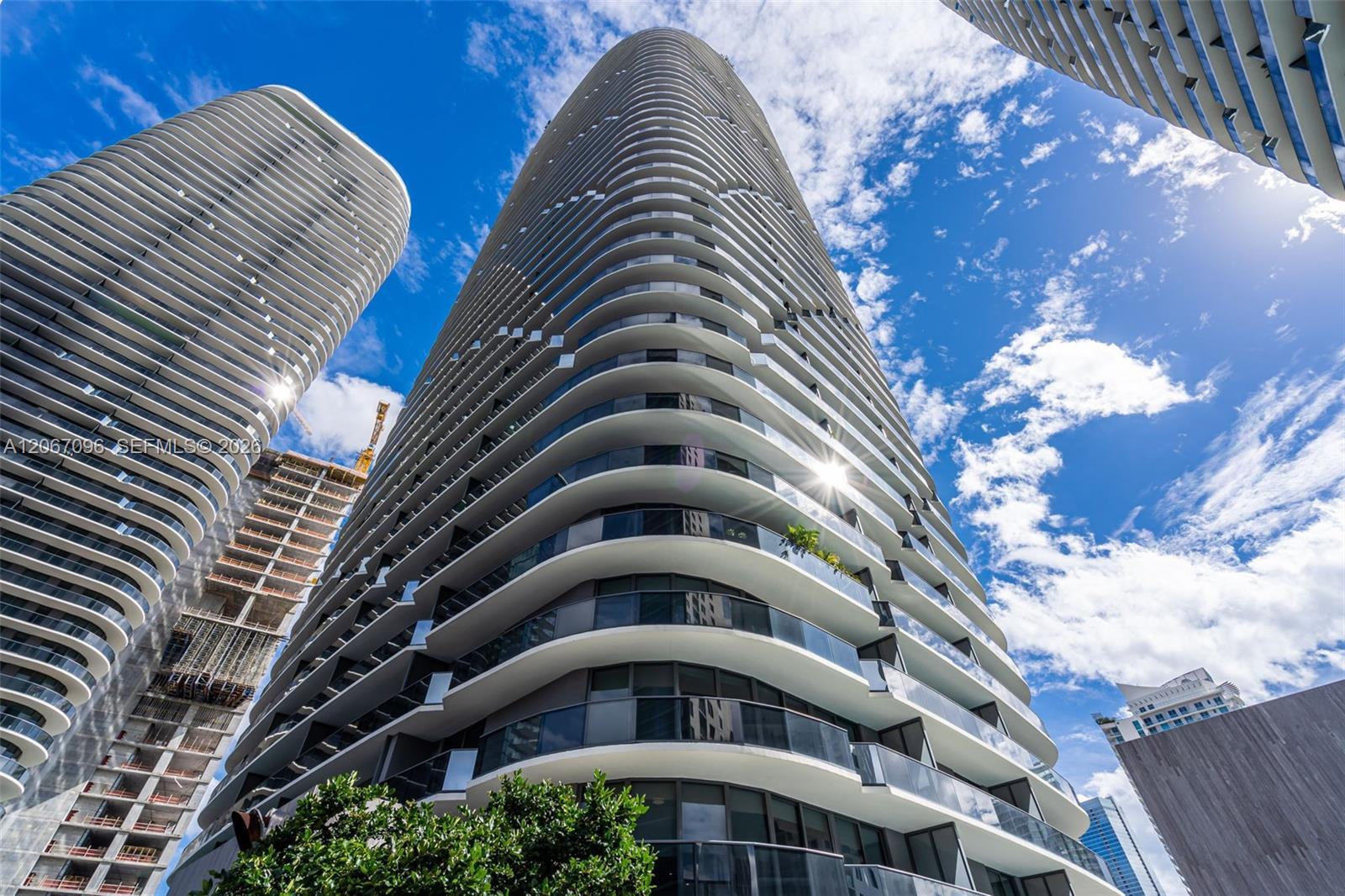 55 SW 9th St # 2407, Miami FL 33130