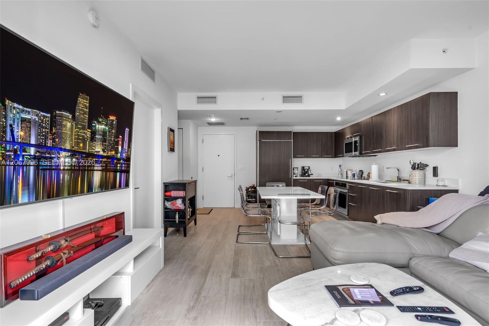 55 SW 9th St # 2407, Miami FL 33130 photo 4