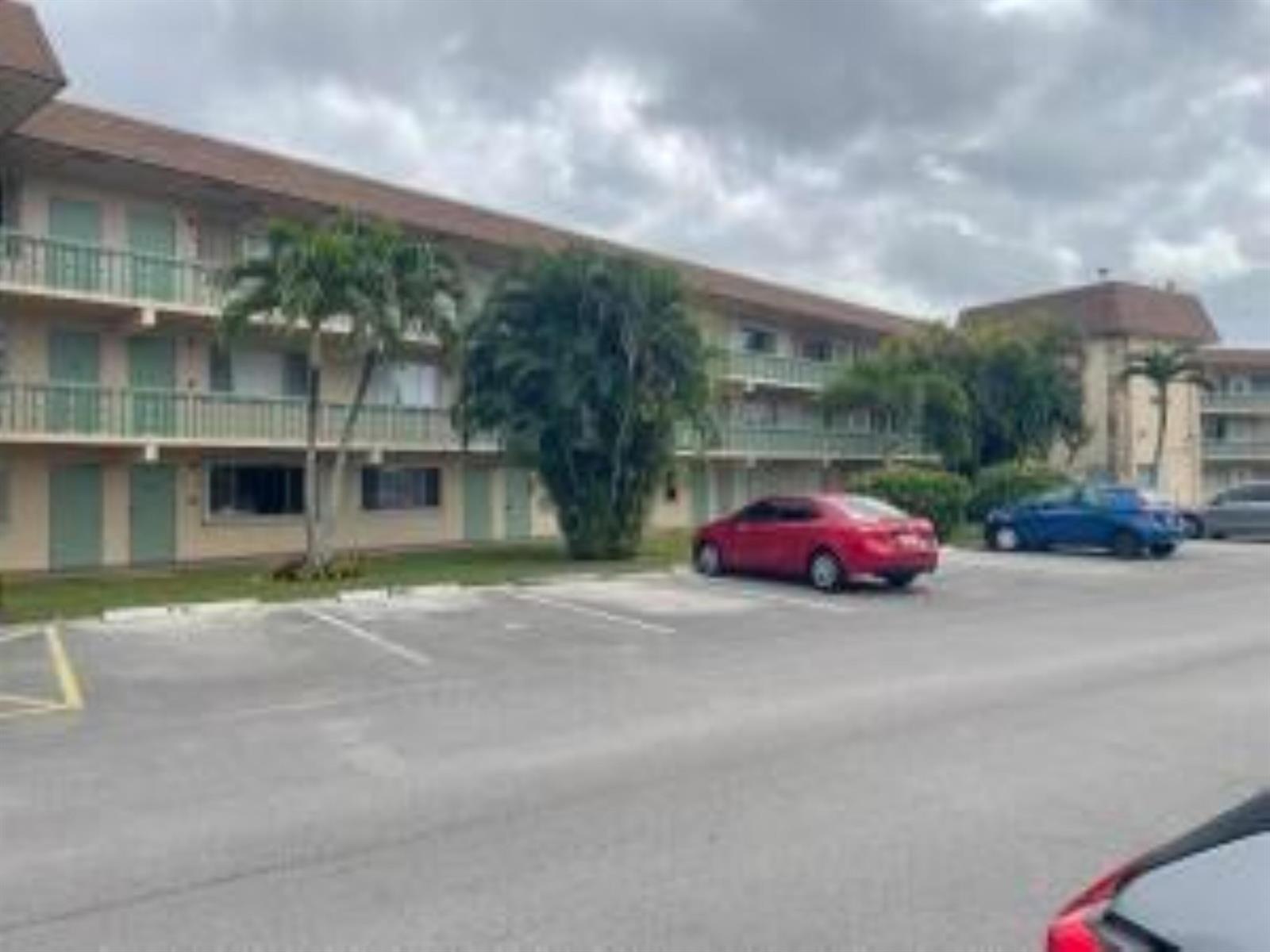 400 Village Green Circle W # 202, Palm Springs FL 33461