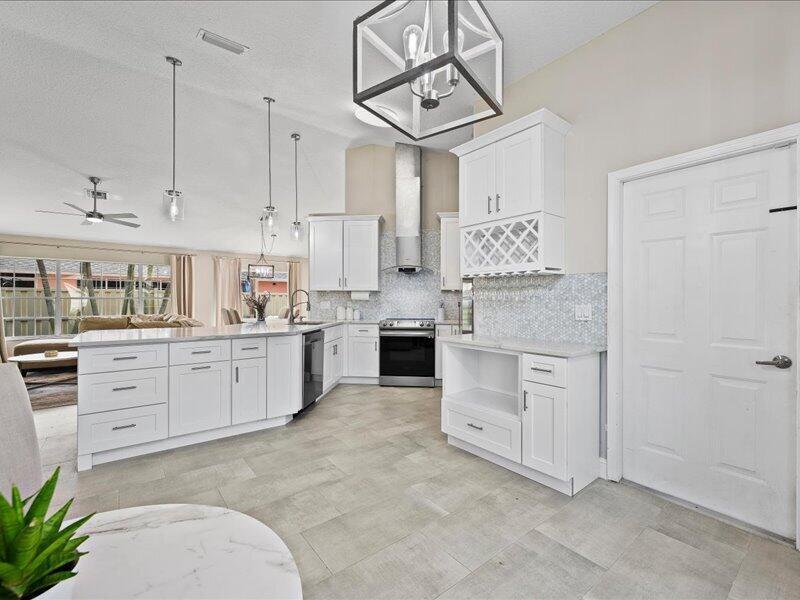 237 W MOCCASIN Trail W, Jupiter FL 33458 photo 5