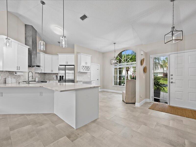 237 W MOCCASIN Trail W, Jupiter FL 33458 photo 4