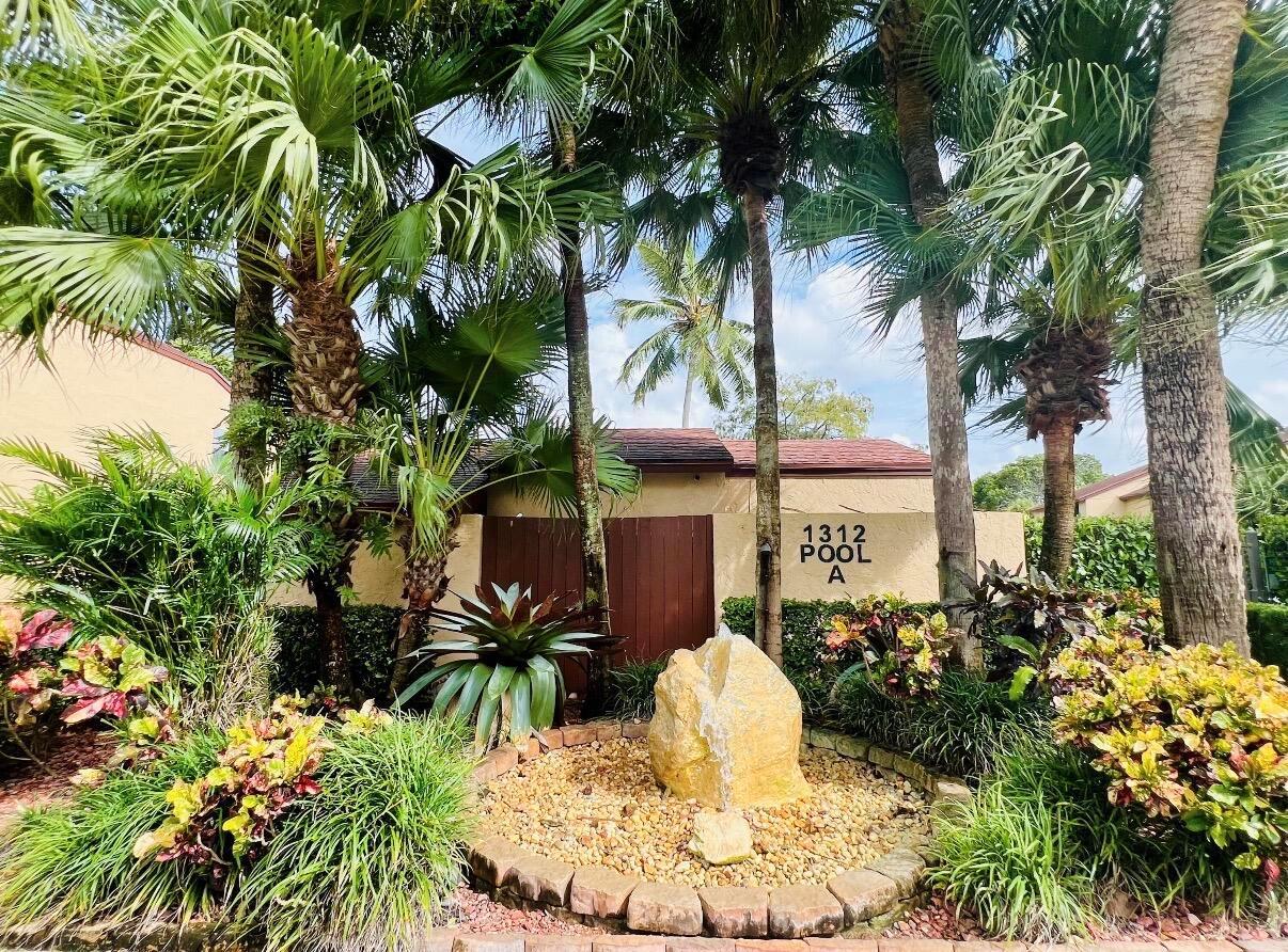206 Lakeview Drive E, Royal Palm Beach FL 33411 photo 3