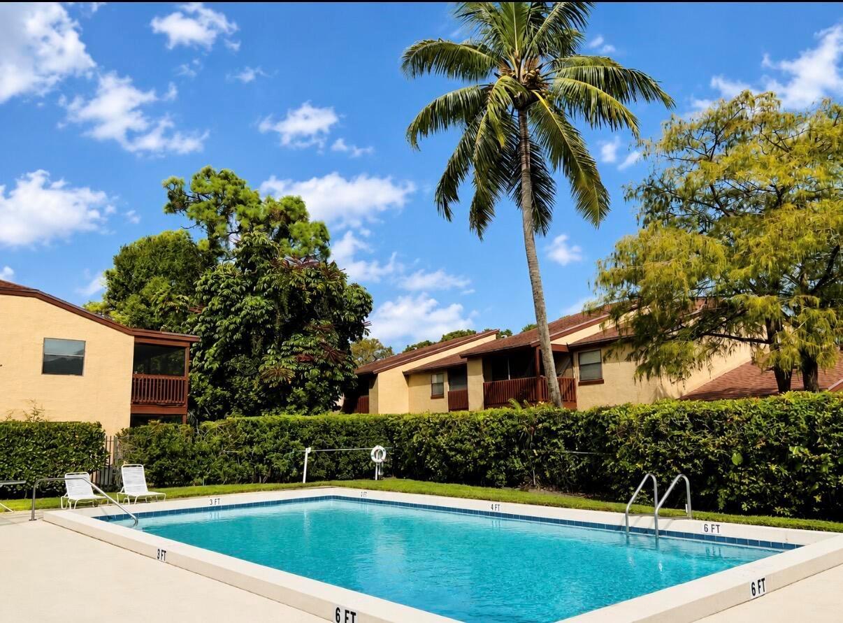 206 Lakeview Drive E, Royal Palm Beach FL 33411 photo 4