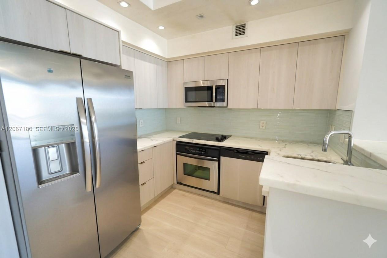 325 S Biscayne Blvd # 3314, Miami FL 33131 photo 4
