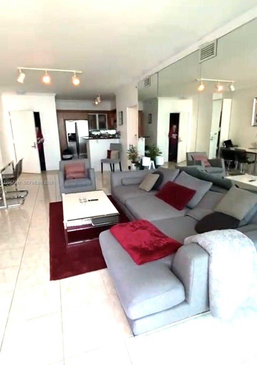 325 S Biscayne Blvd # 4214, Miami FL 33131 photo 2