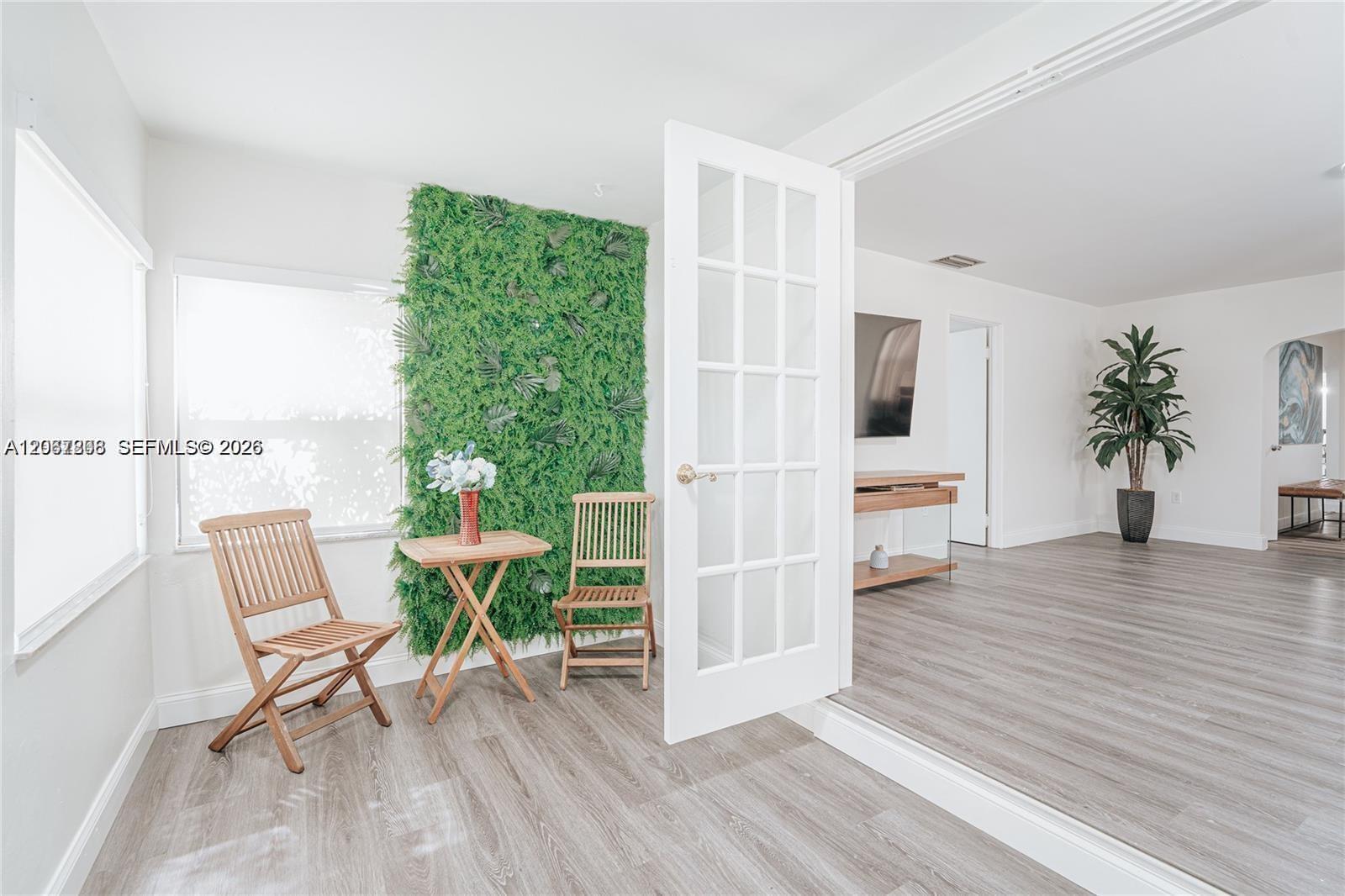 11080 Peachtree Dr, Miami FL 33161 photo 5