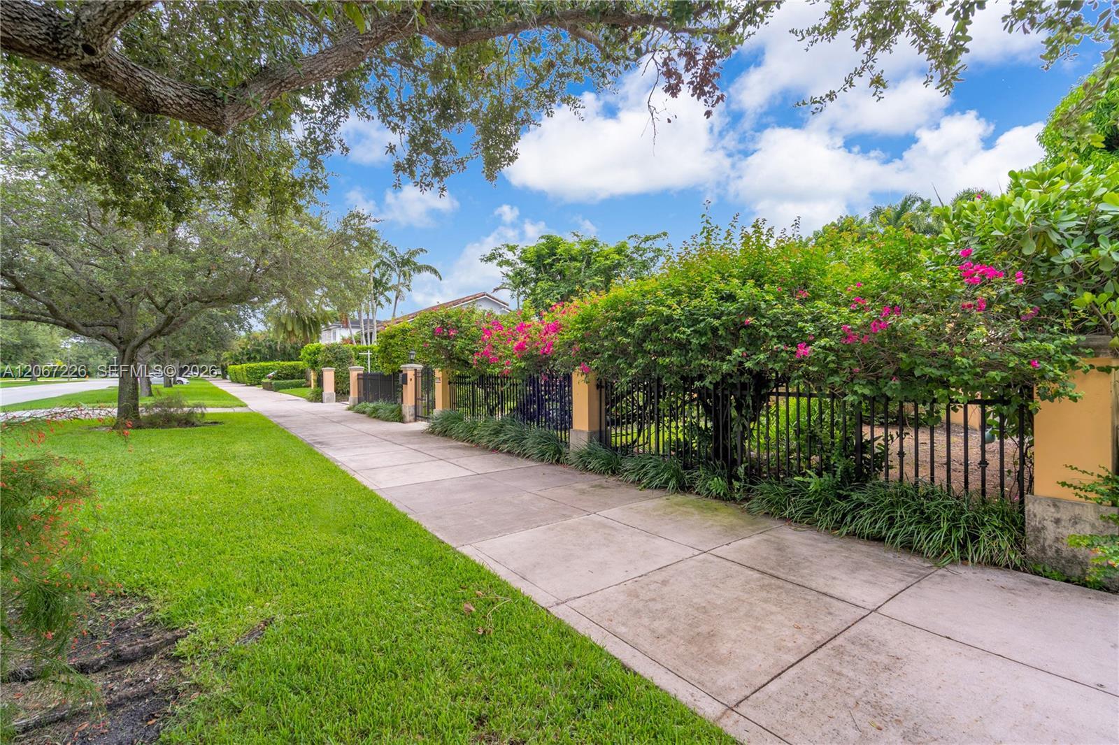 6605 Maynada St, Coral Gables FL 33146 photo 2