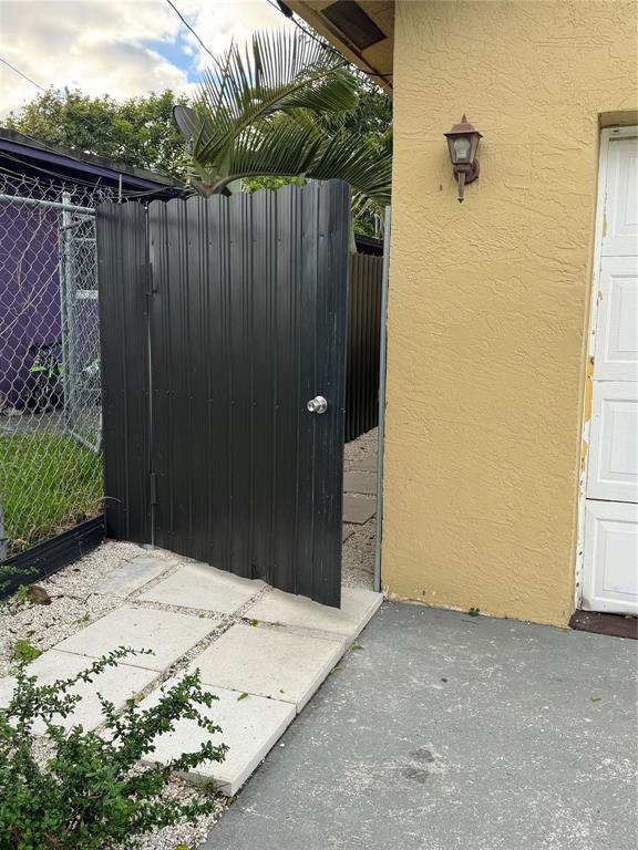 1136 NW 5TH Court, Fort Lauderdale FL 33311 photo 3