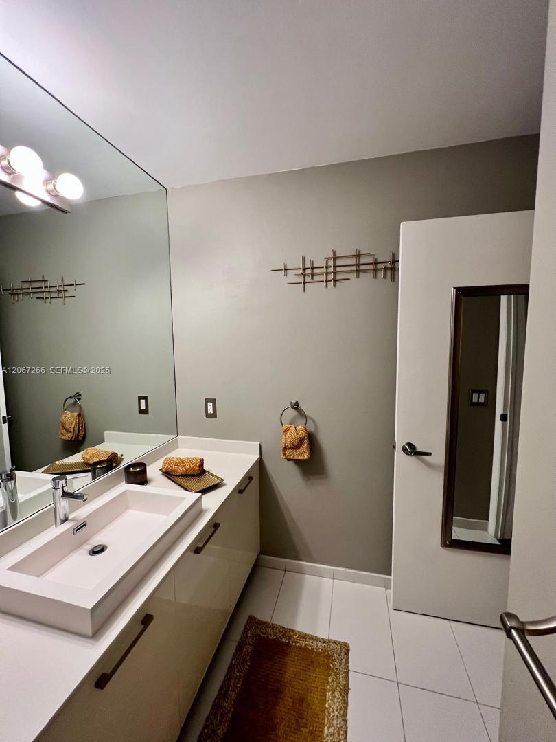 151 SE 1st St # 1206, Miami FL 33131 photo 3