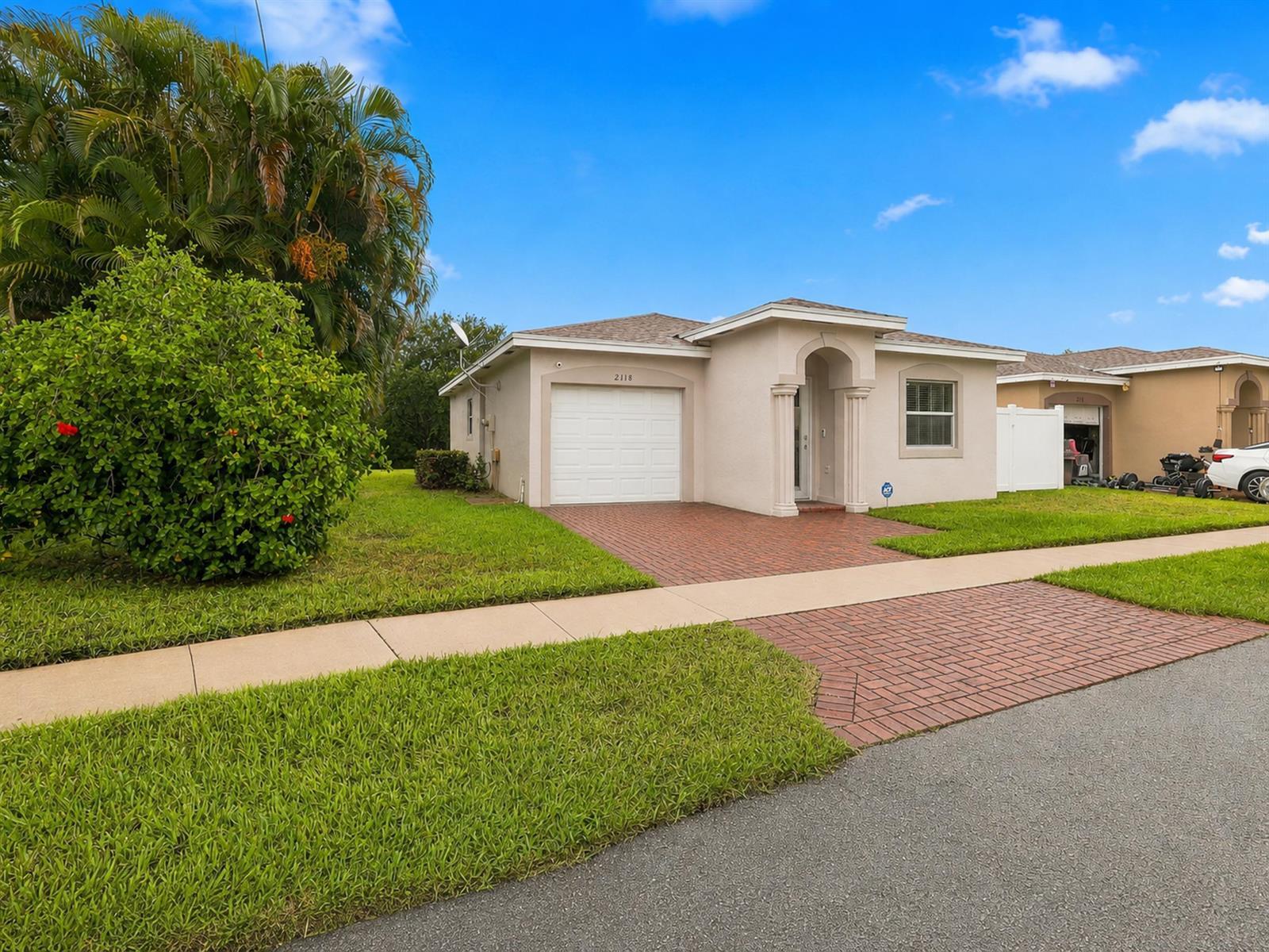 2118 E RIDGE Circle E, Boynton Beach FL 33435 photo 2