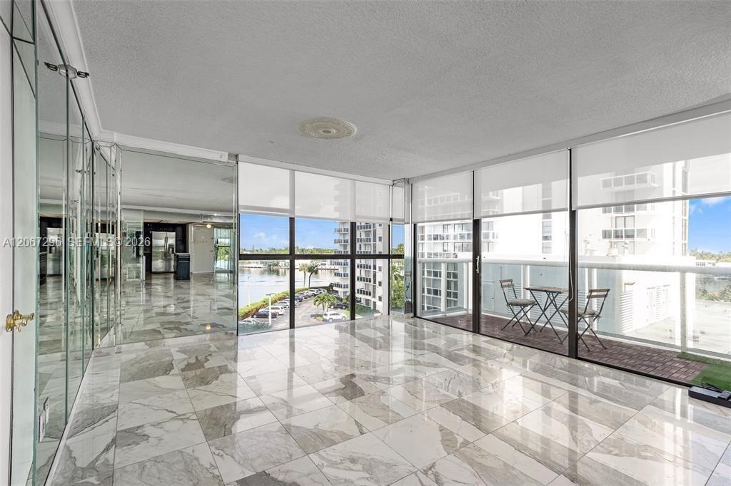 20505 E Country Club Dr # 533, Aventura FL 33180 photo 3