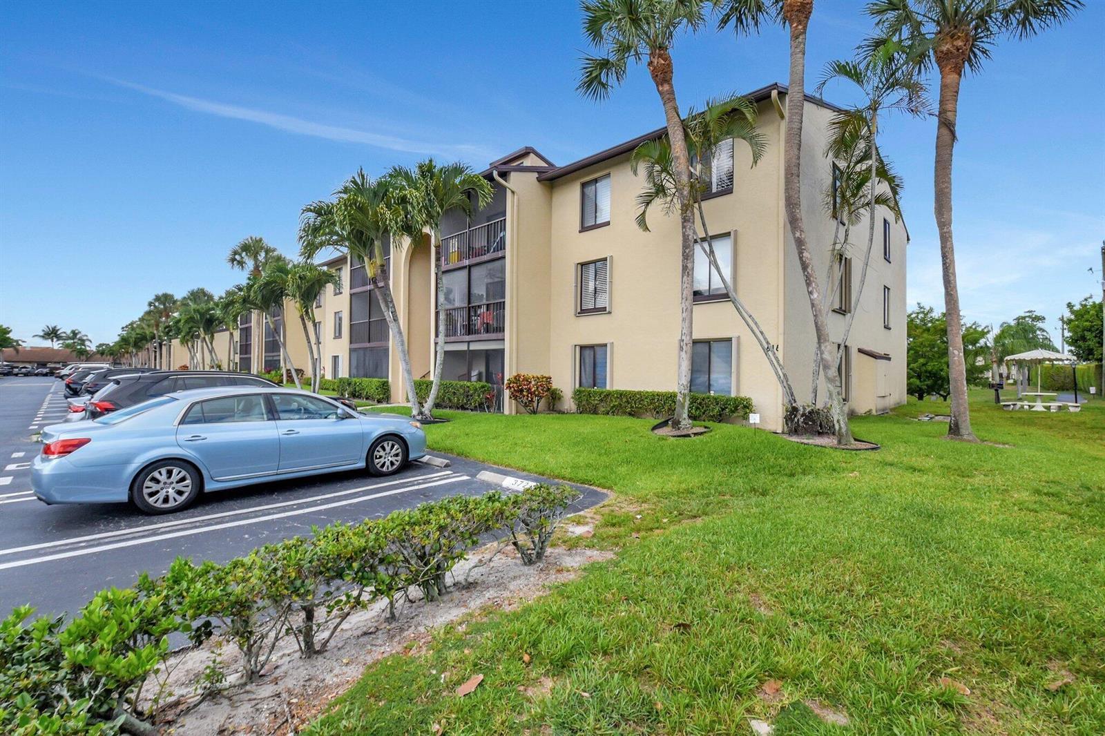 616 SEA PINE Way # C2, FL 33415