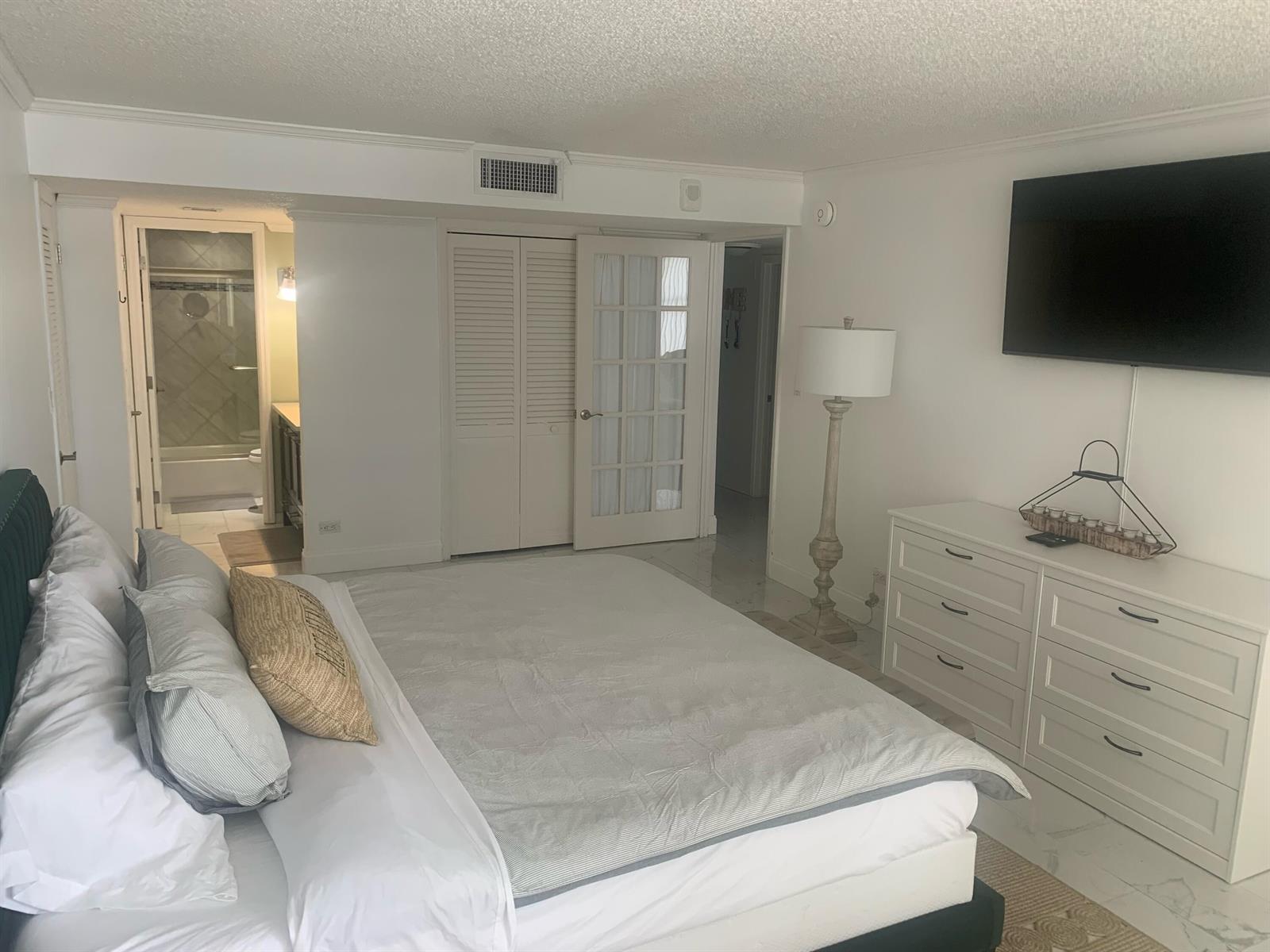 6039 COLLINS Avenue # 1722, Miami Beach FL 33140 photo 4