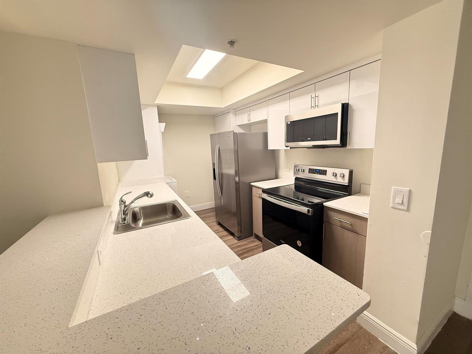 18335 NW 68 Avenue # 611, Hialeah FL 33015 photo 2
