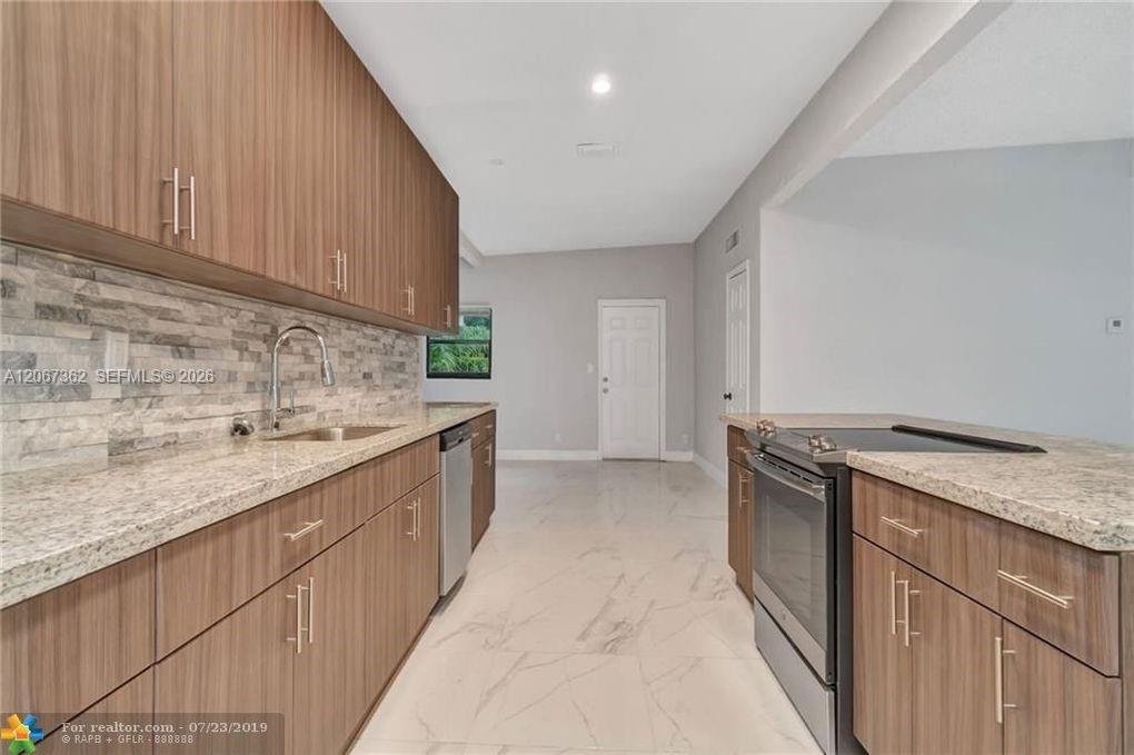 486 W Evanston Cir, Fort Lauderdale FL 33312 photo 3