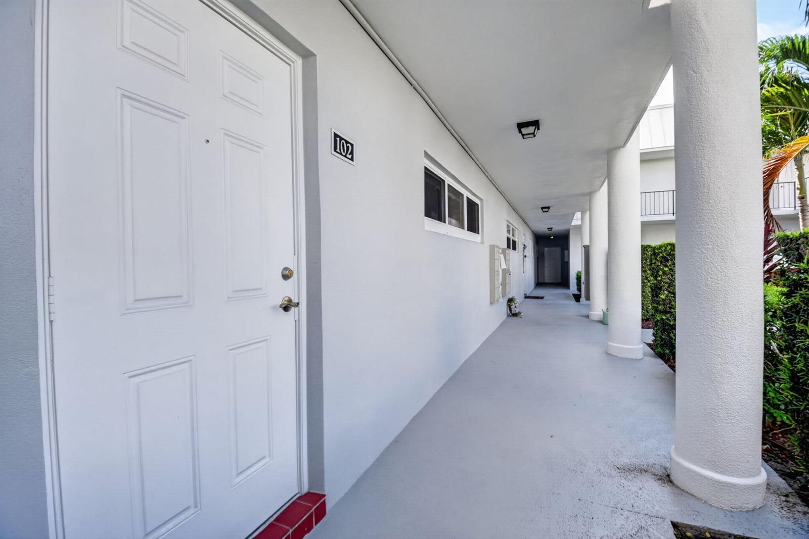 32 COLONIAL CLUB Drive # 102, Boynton Beach FL 33435 photo 5
