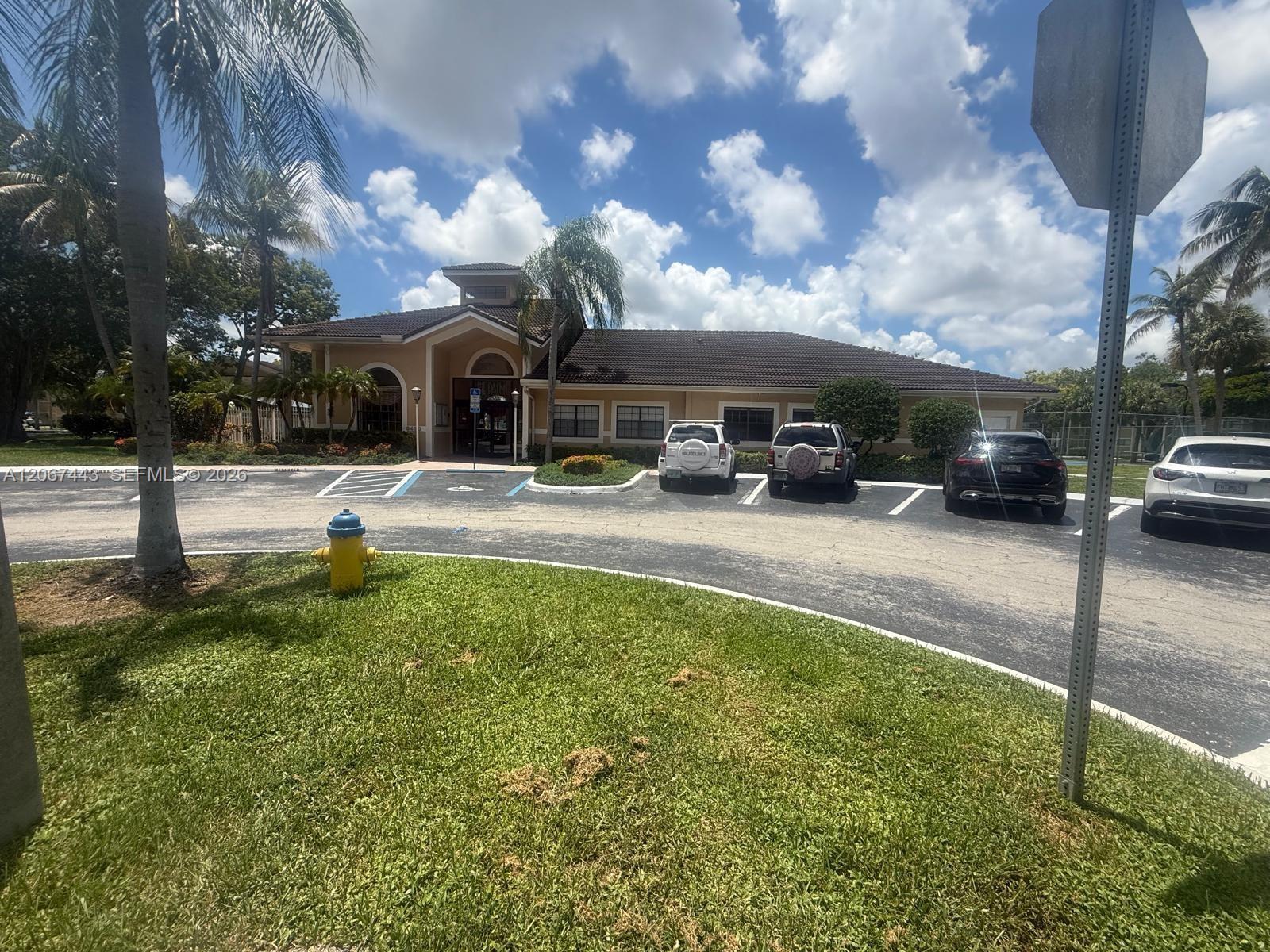 203 E Palm Cir E, Pembroke Pines FL 33025 photo 2