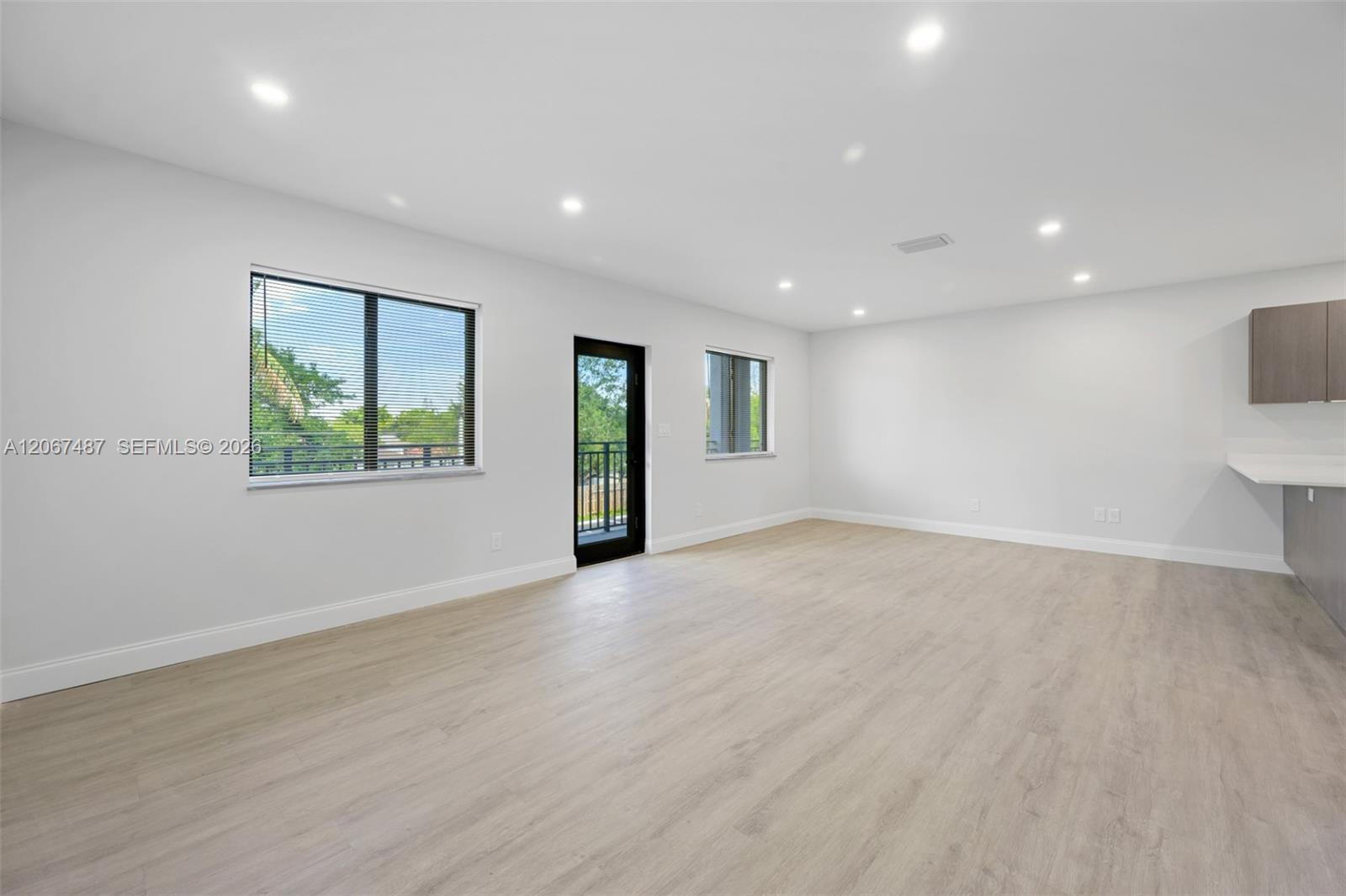 349 NW 40th St # 203, Oakland Park FL 33309 photo 5