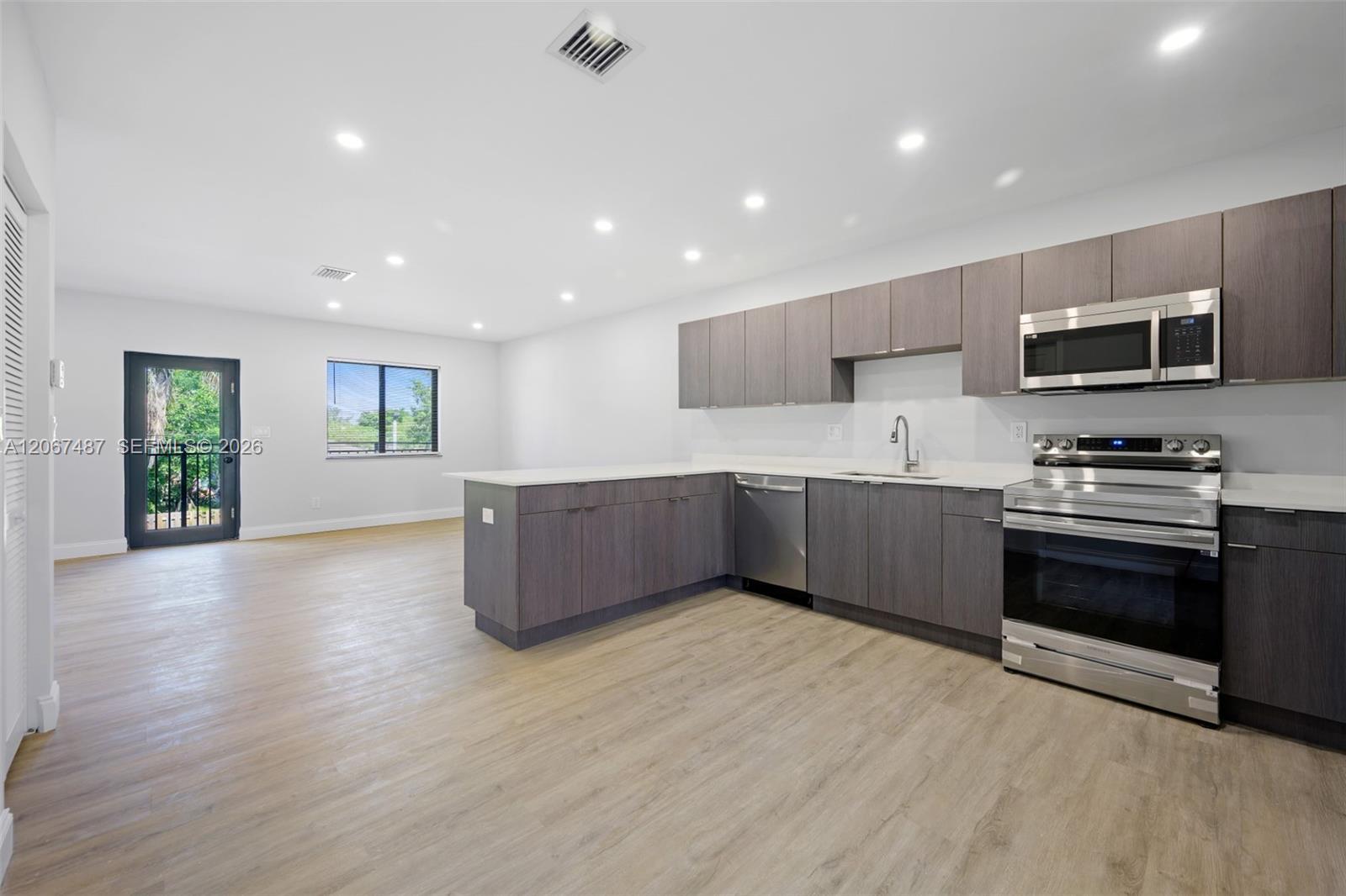 349 NW 40th St # 203, Oakland Park FL 33309 photo 4