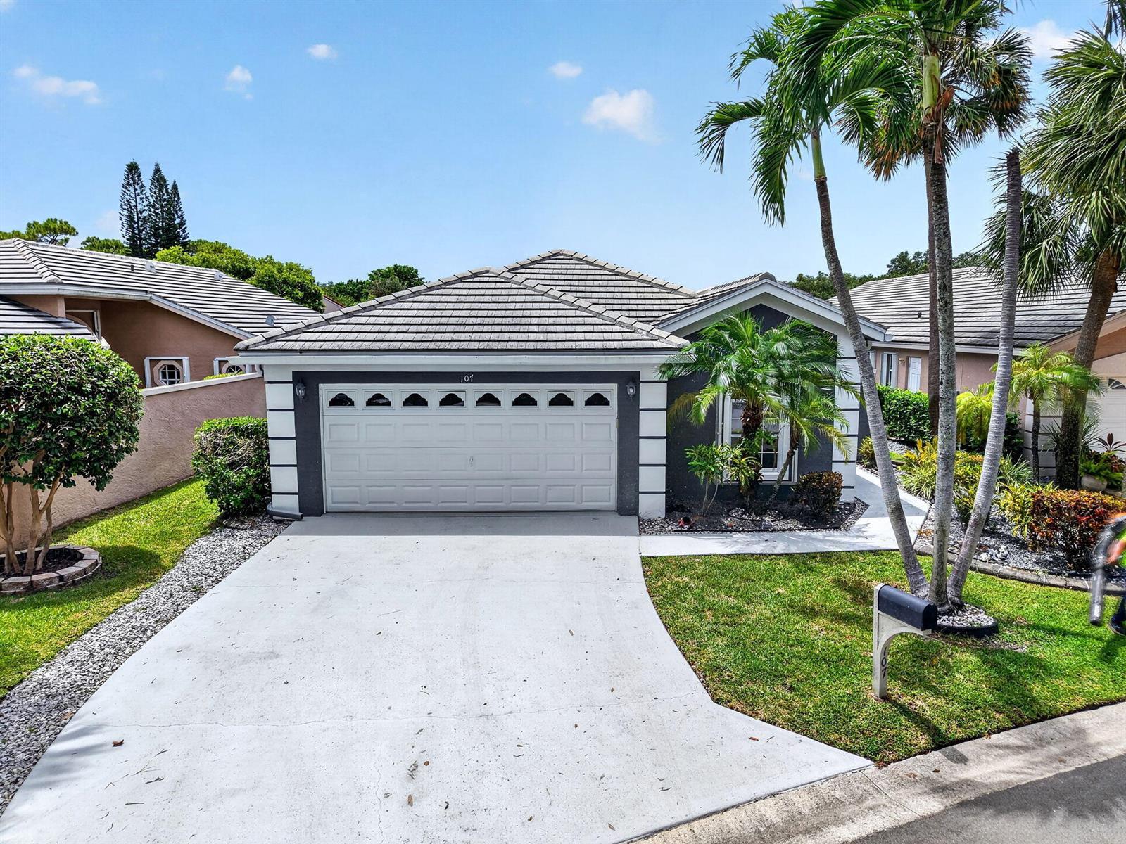 107 Harbor Lake Circle, FL 33413