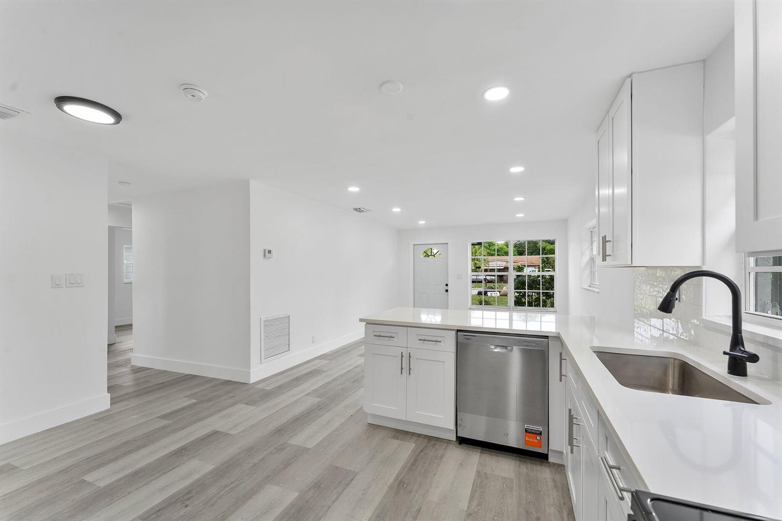 441 NW 2ND Avenue, Deerfield Beach FL 33441 photo 3