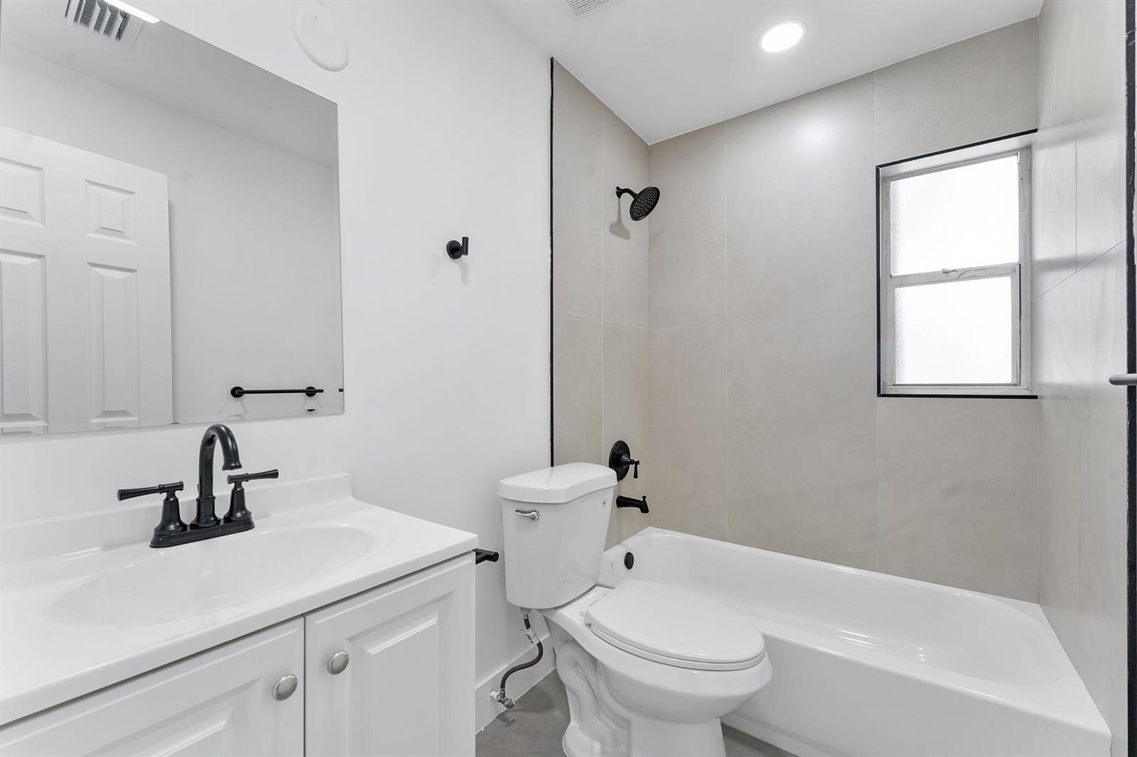 441 NW 2ND Avenue, Deerfield Beach FL 33441 photo 5