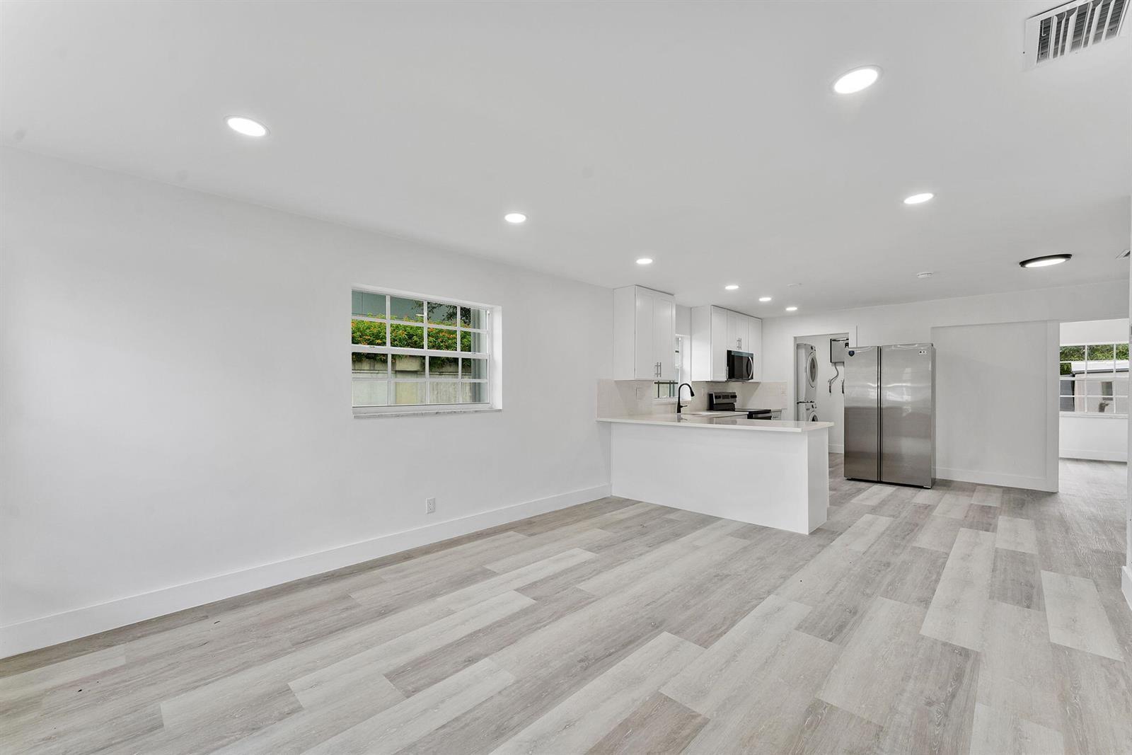 441 NW 2ND Avenue, Deerfield Beach FL 33441 photo 4