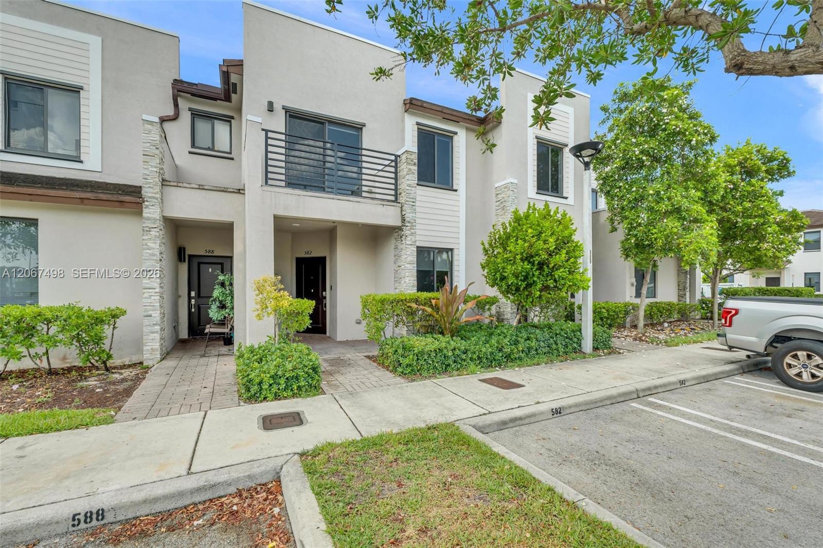 582 NE 207th St # 582, Miami FL 33179