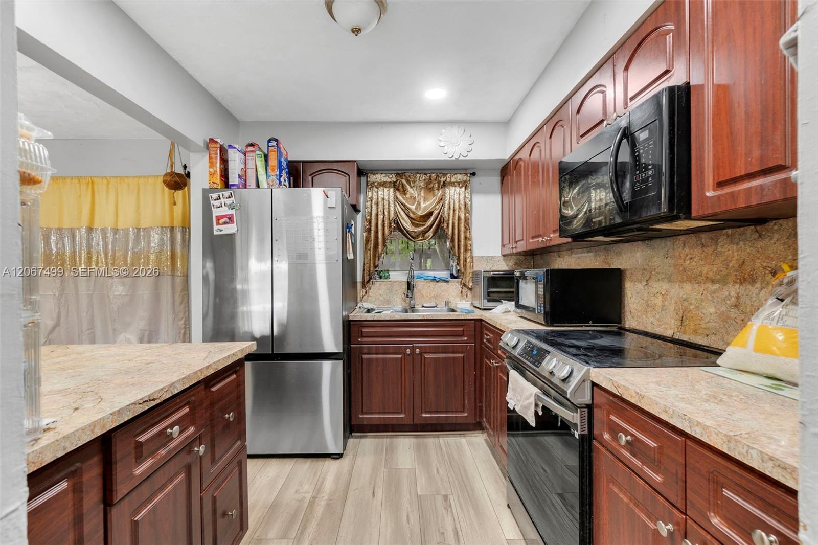6921 Taylor St, Hollywood FL 33024 photo 2