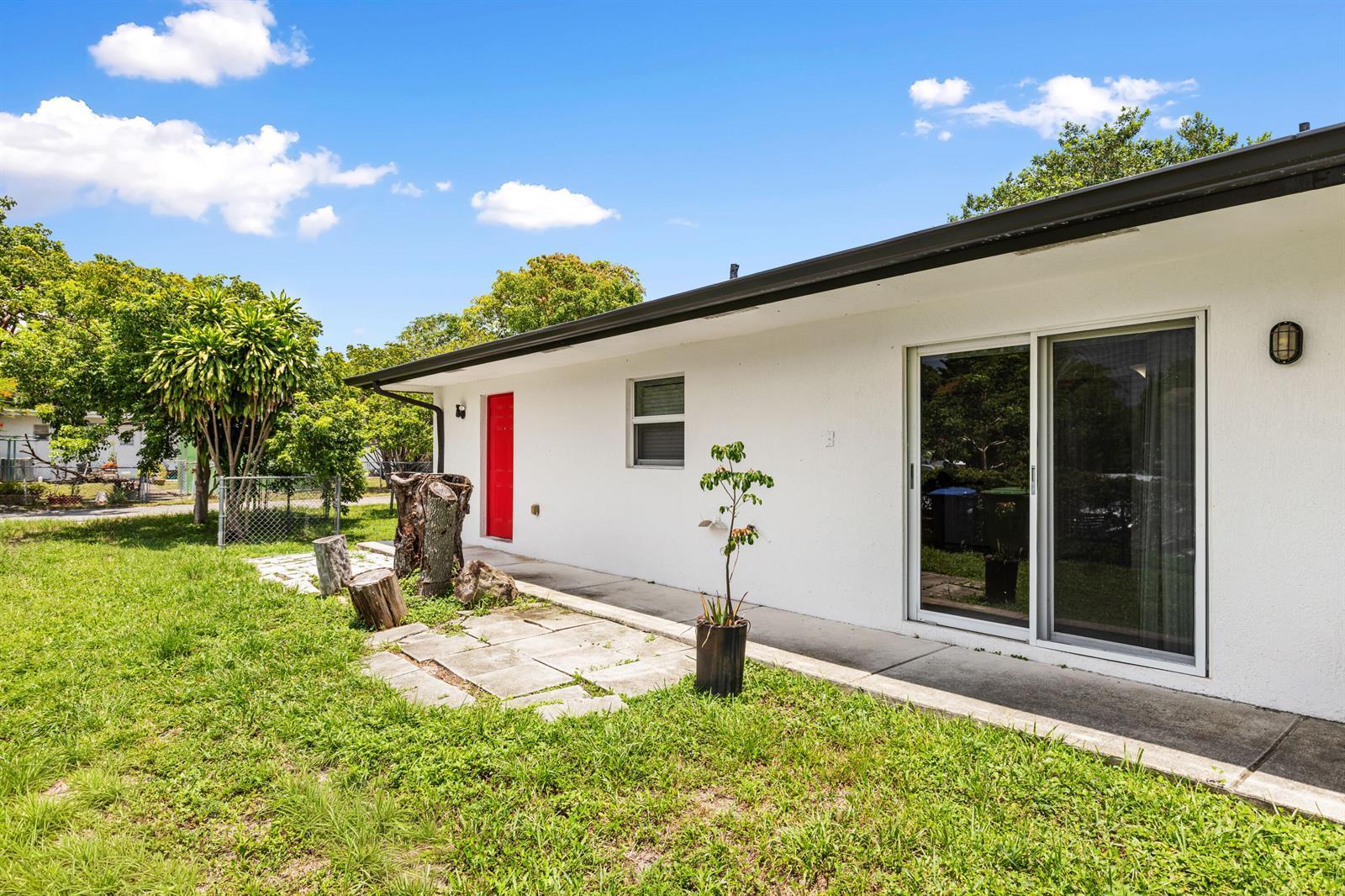 24 SW 6th Street # 2, Hallandale Beach FL 33009
